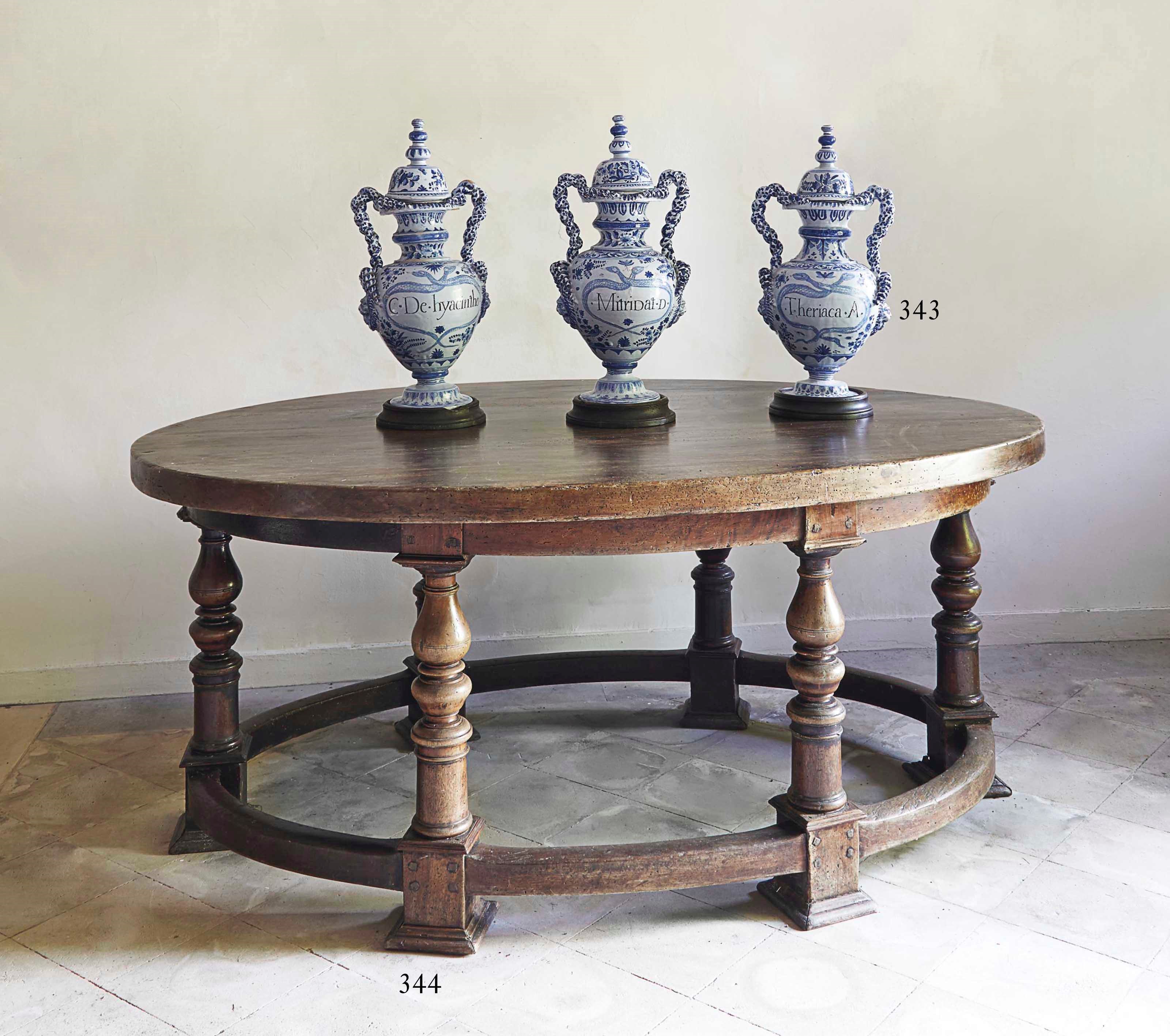 TABLE DU XVIIe SIECLE