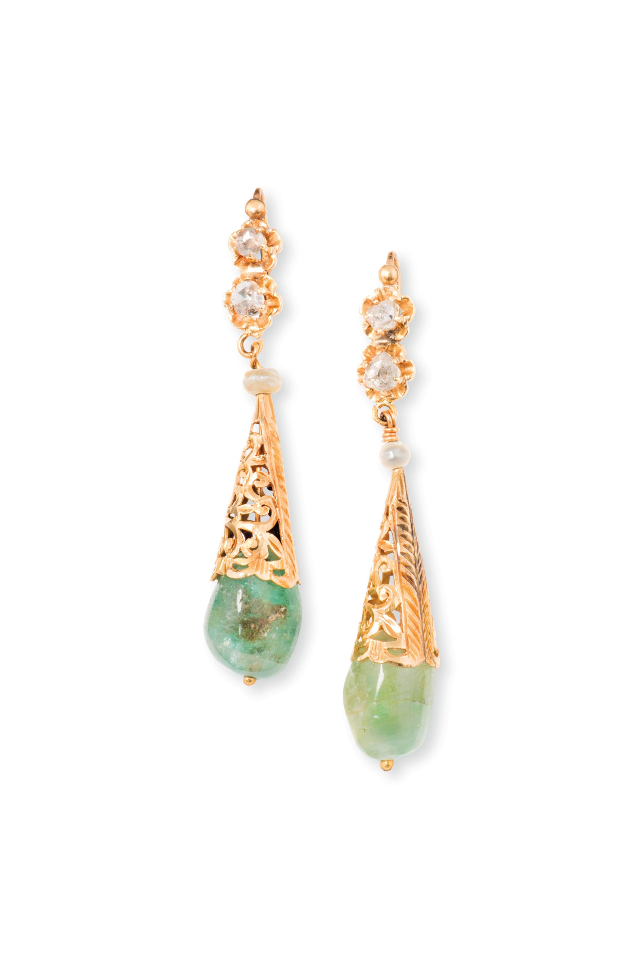 A GROUP OF JEWELLERY
