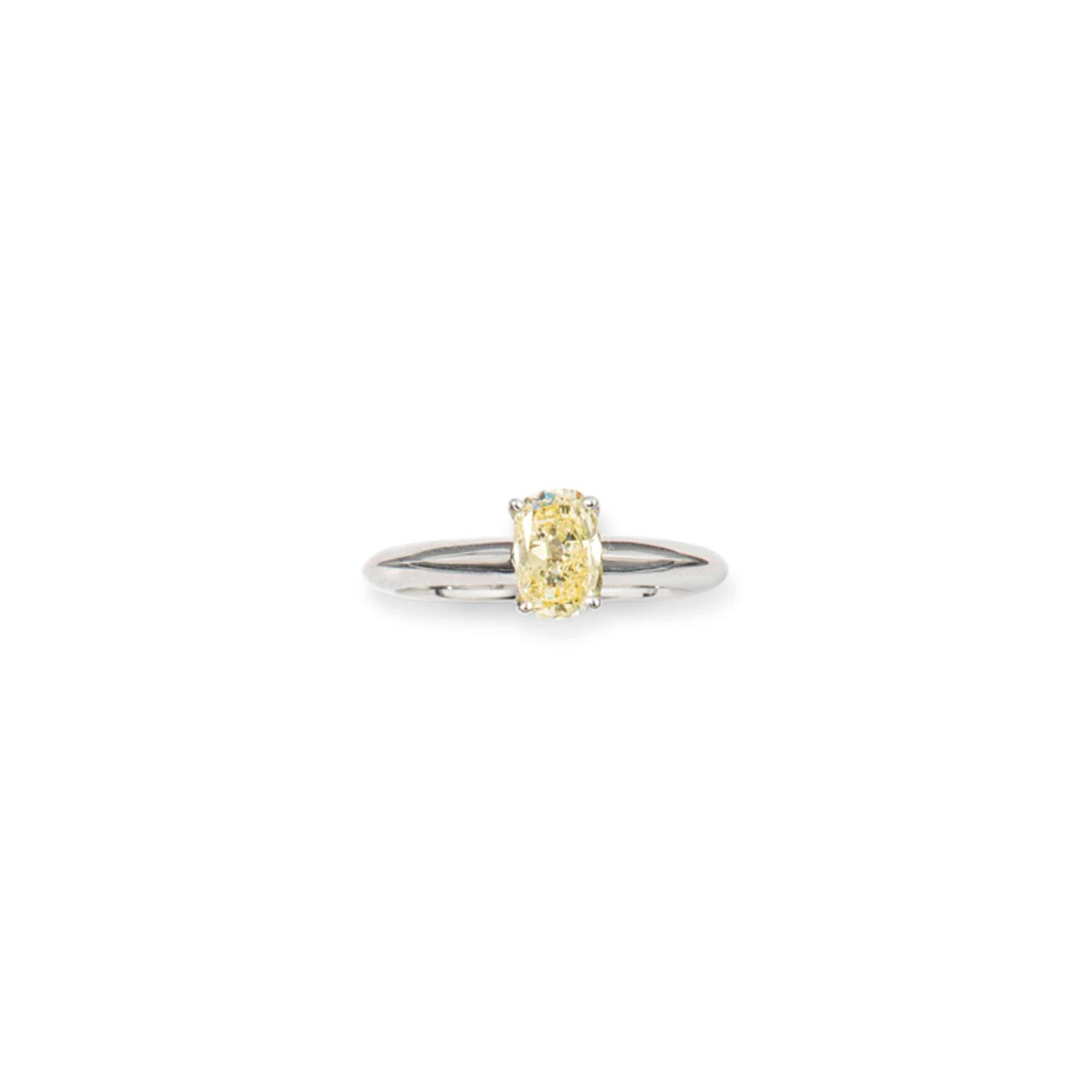 A COLOURED DIAMOND RING