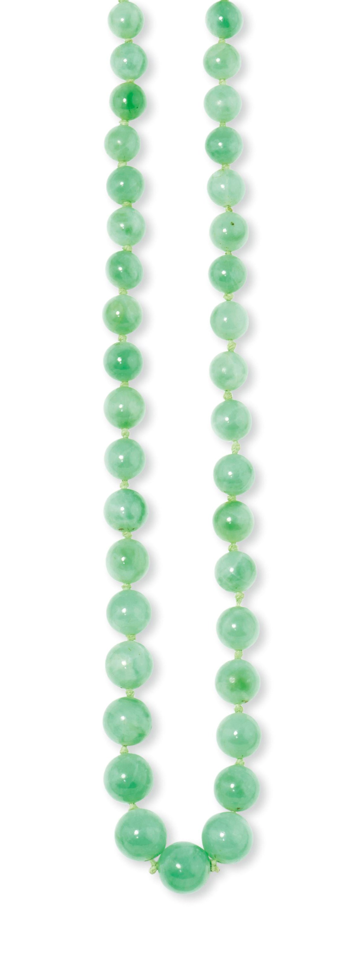 A JADEITE JADE NECKLACE