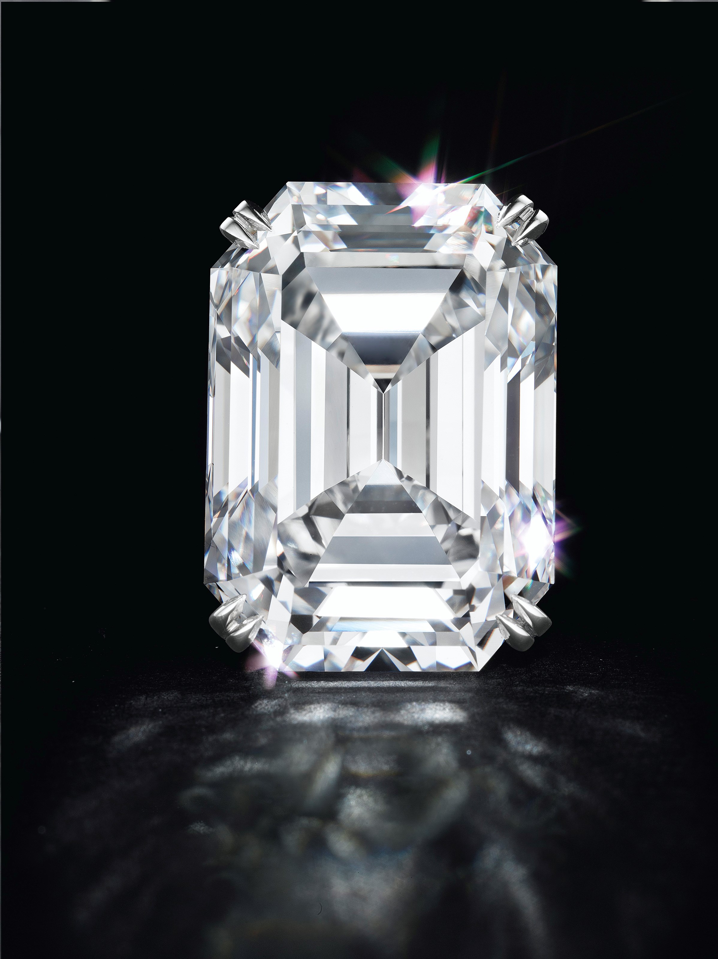 A MAGNIFICENT DIAMOND RING
