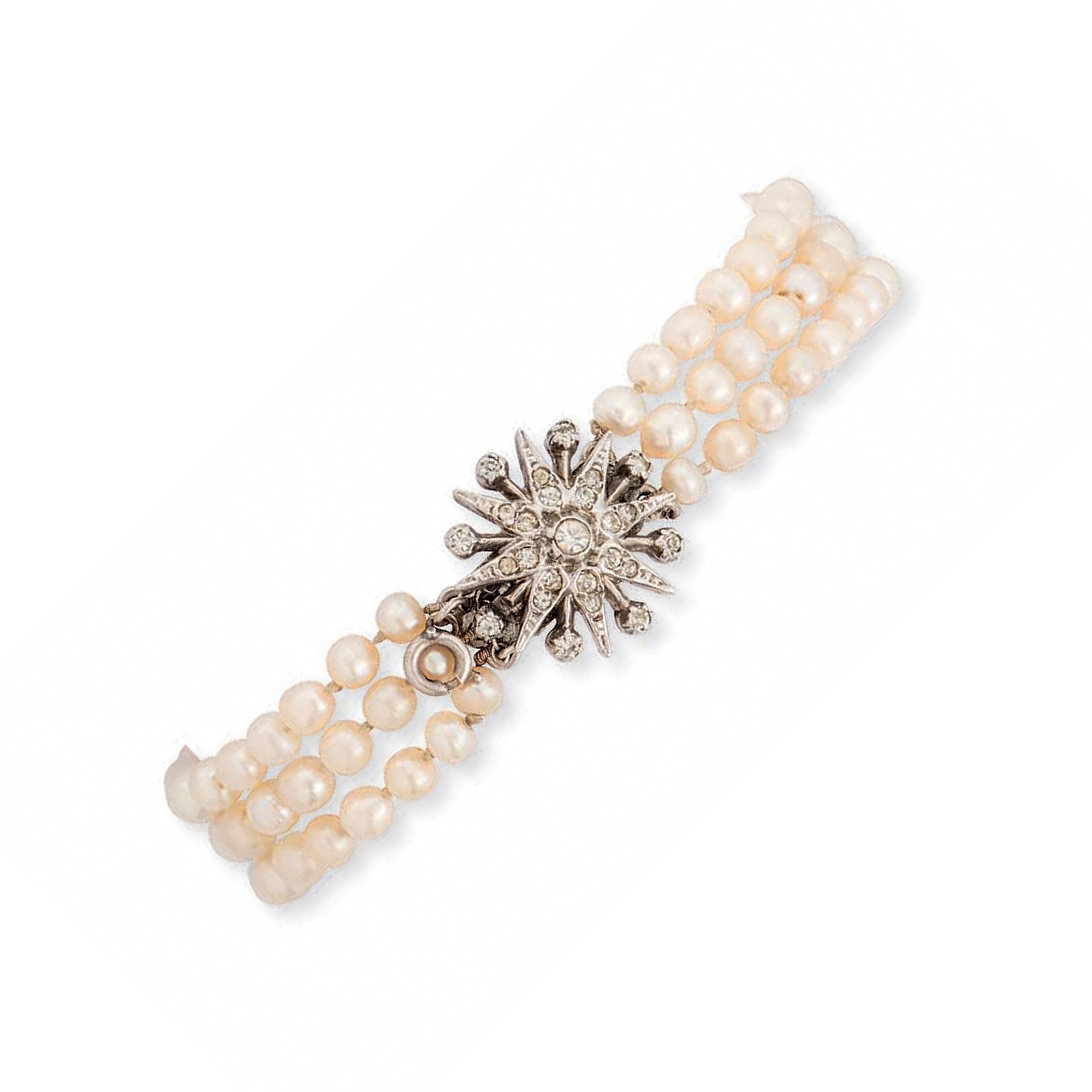 A NATURAL PEARL BRACELET