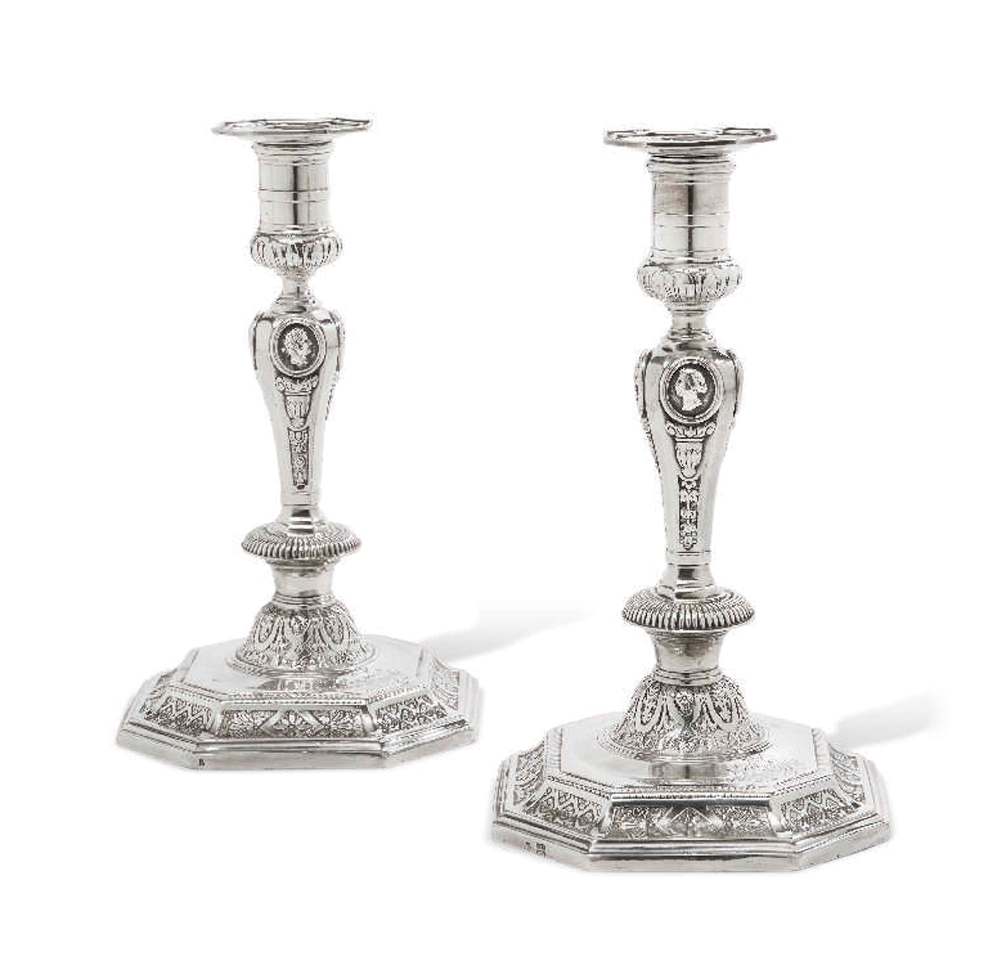 PAIRE DE FLAMBEAUX EN ARGENT
