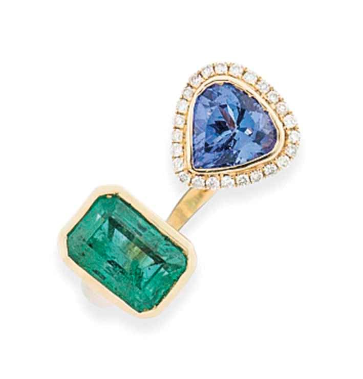 AN EMERALD, TANZANITE AND DIAMOND RING