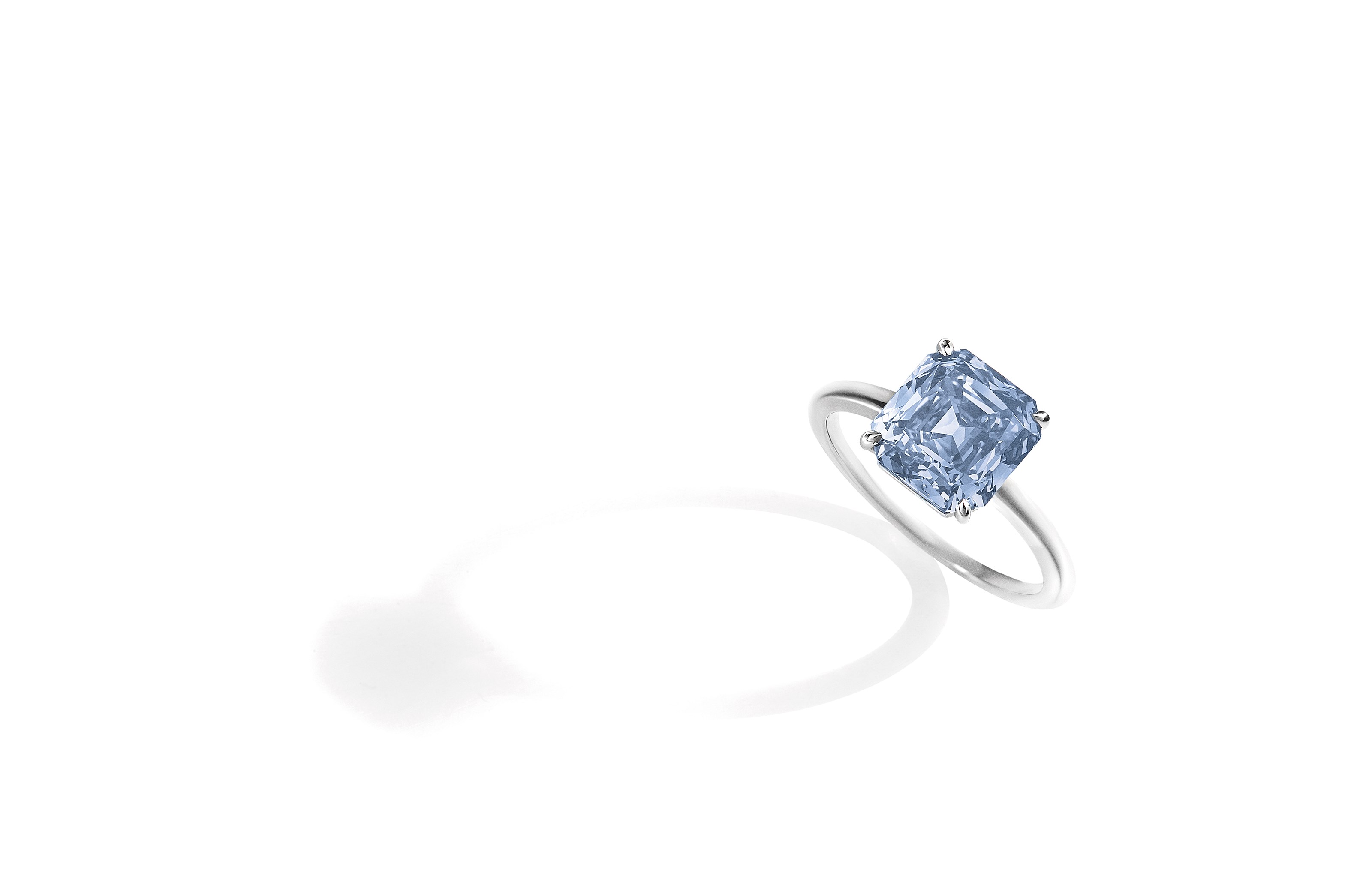 A COLOURED DIAMOND RING