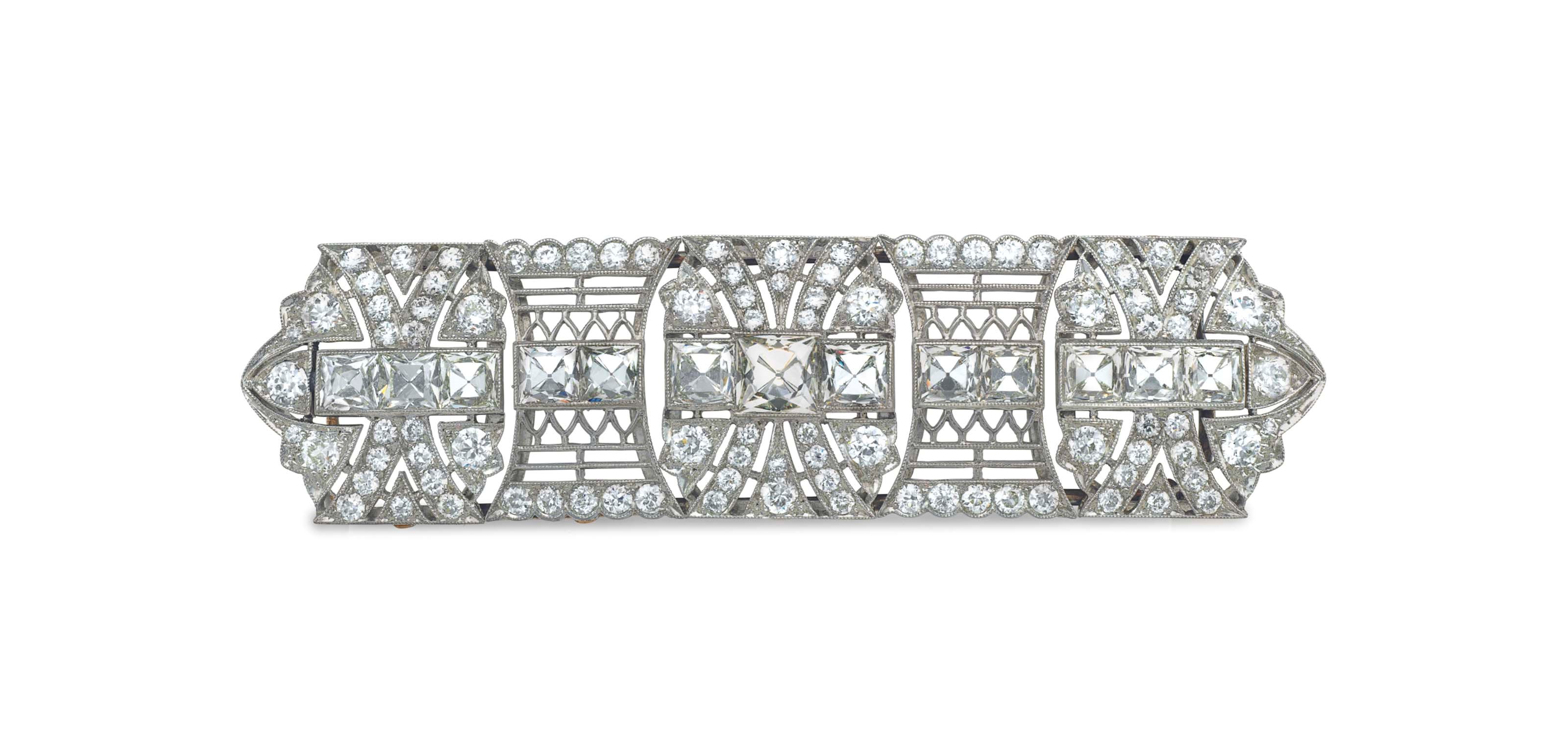 A DIAMOND BROOCH