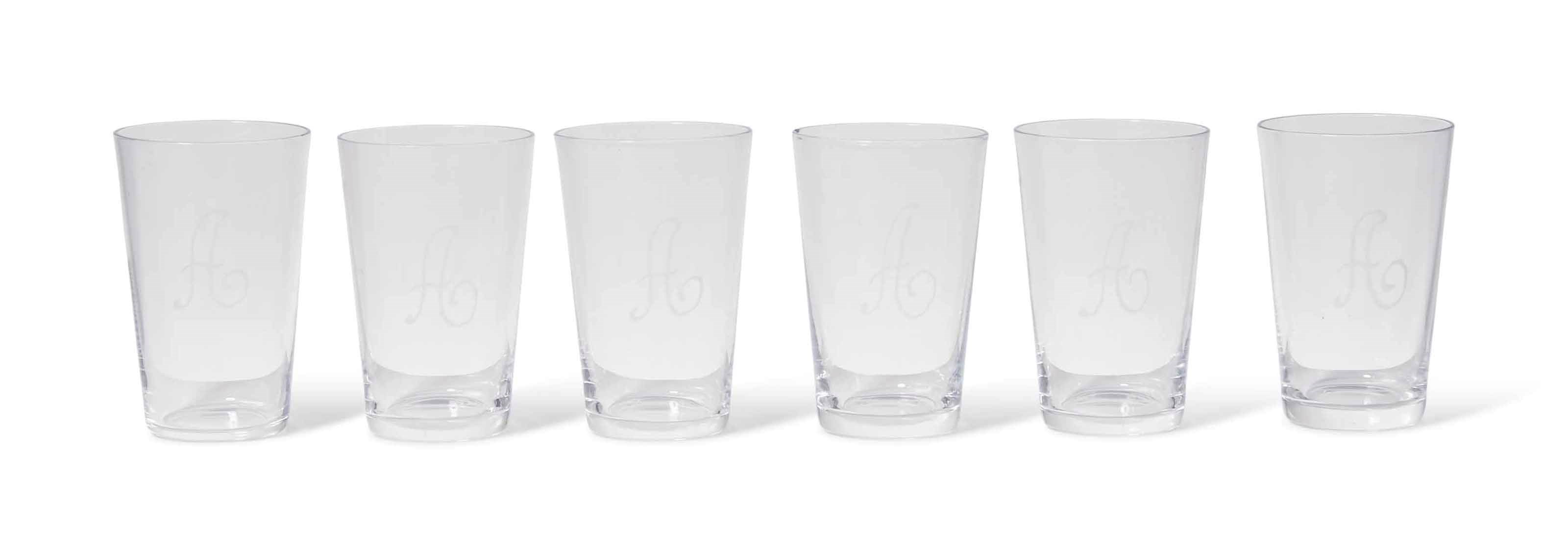 CENT-SIX PETITS VERRES