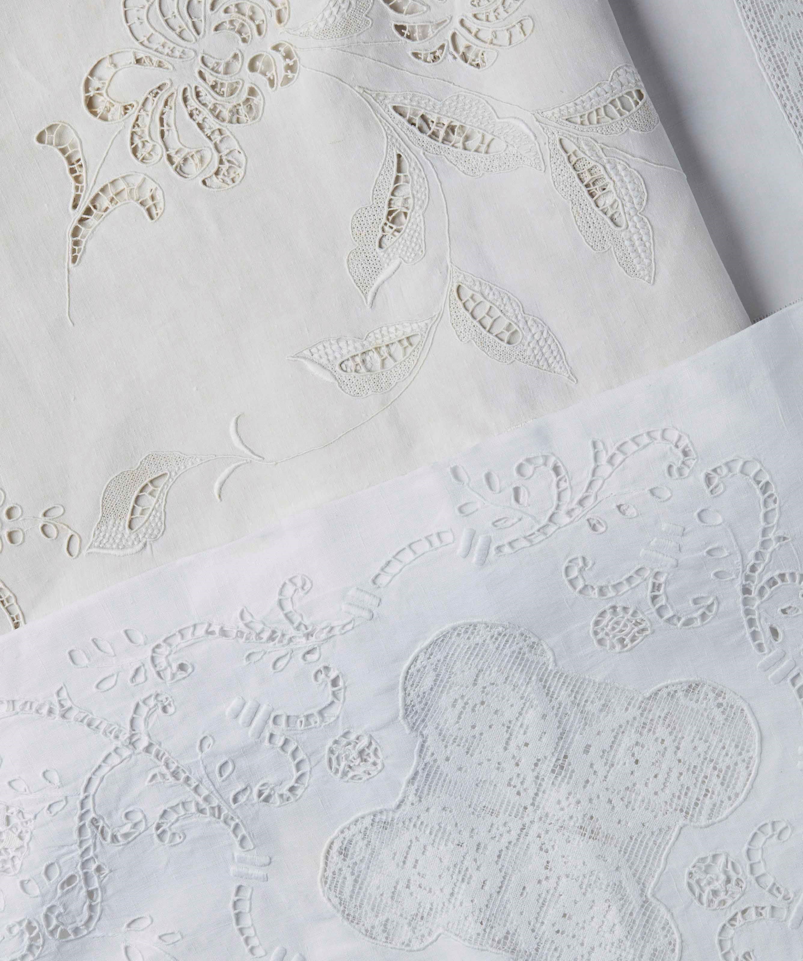 LOT DE CINQ NAPPES