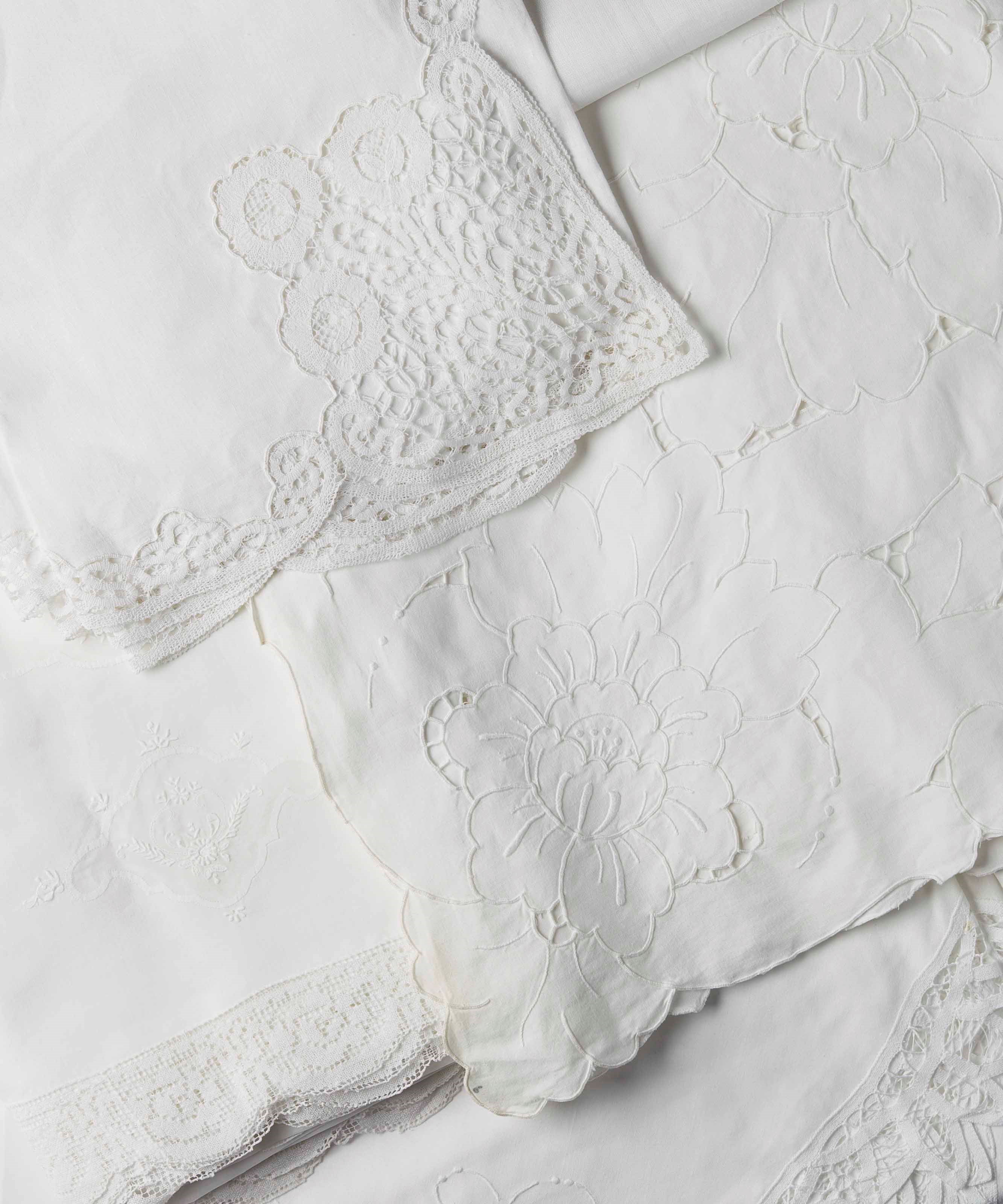 LOT DE NEUF NAPPES