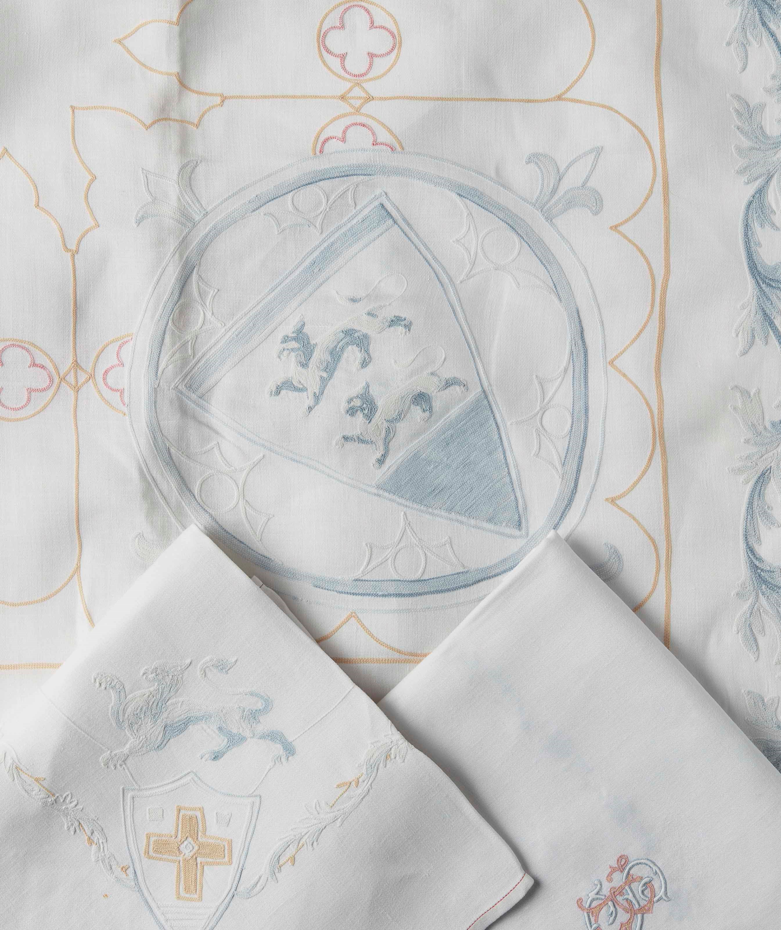 Nappe en fil néo-gothique