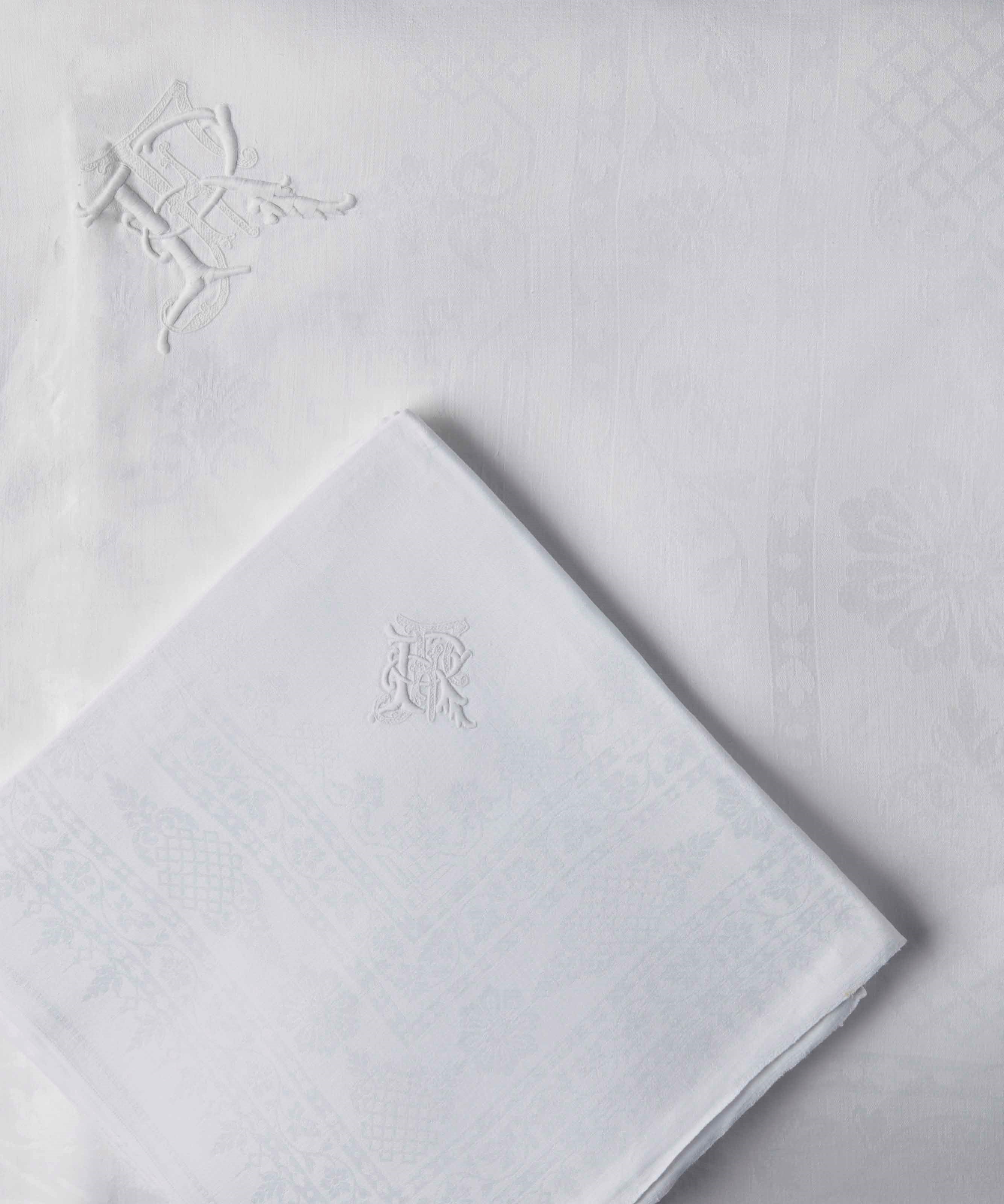 NAPPE EN DAMASSÉ