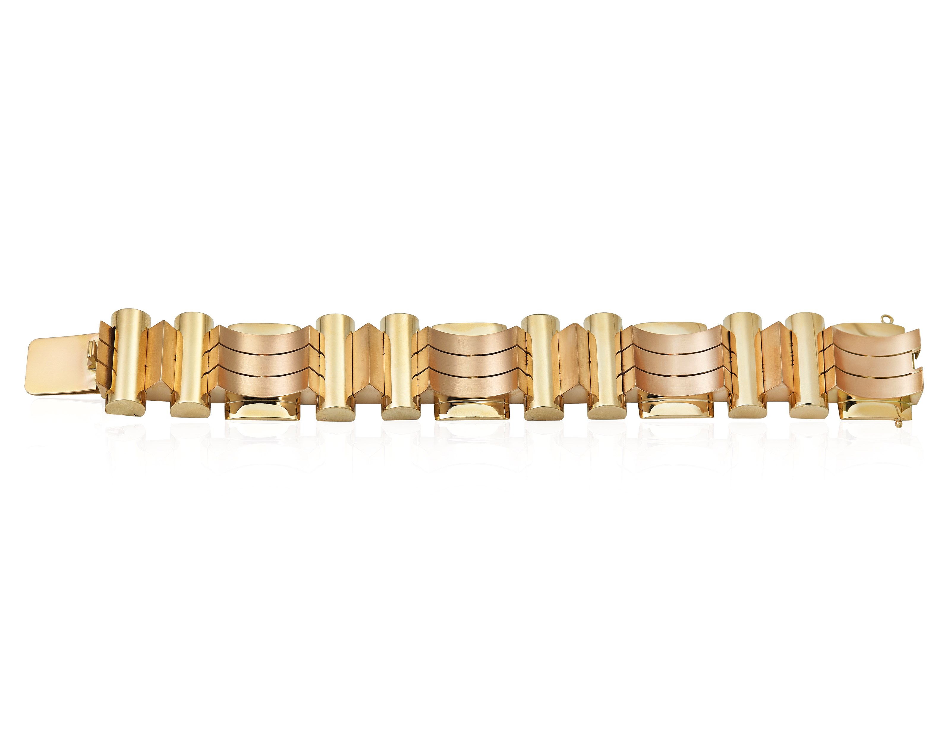 A RETRO GOLD BRACELET