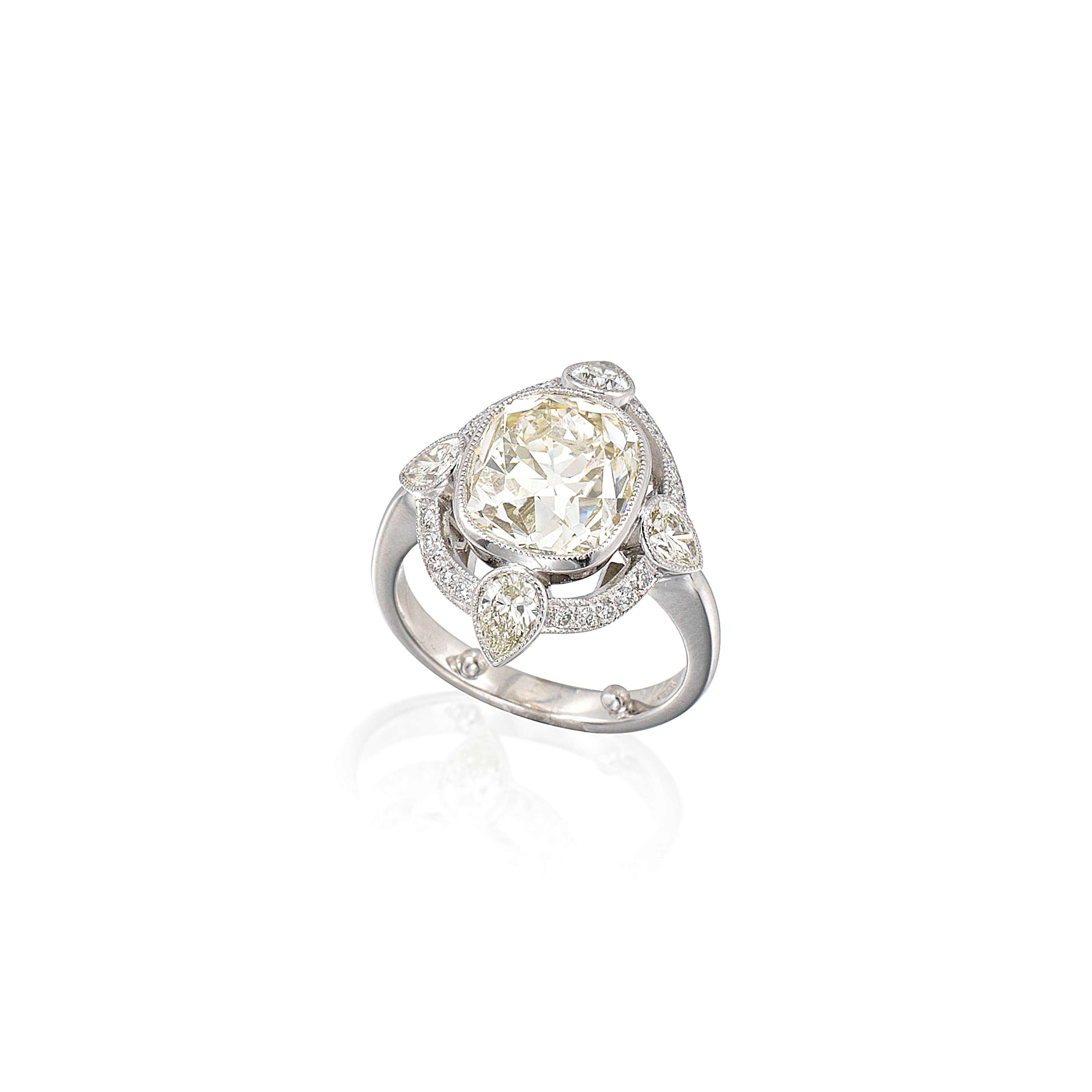 A DIAMOND CLUSTER RING