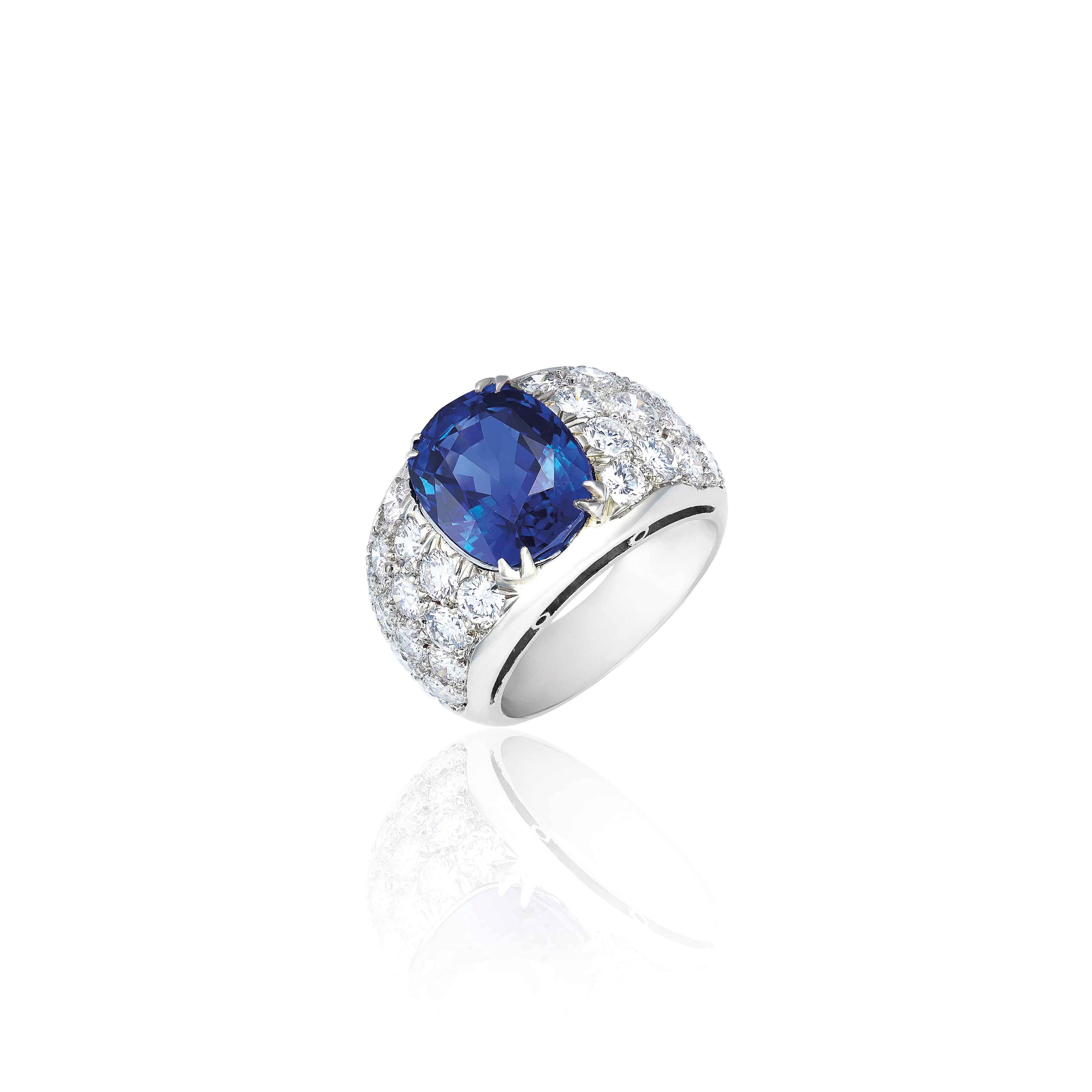 SAPPHIRE AND DIAMOND RING