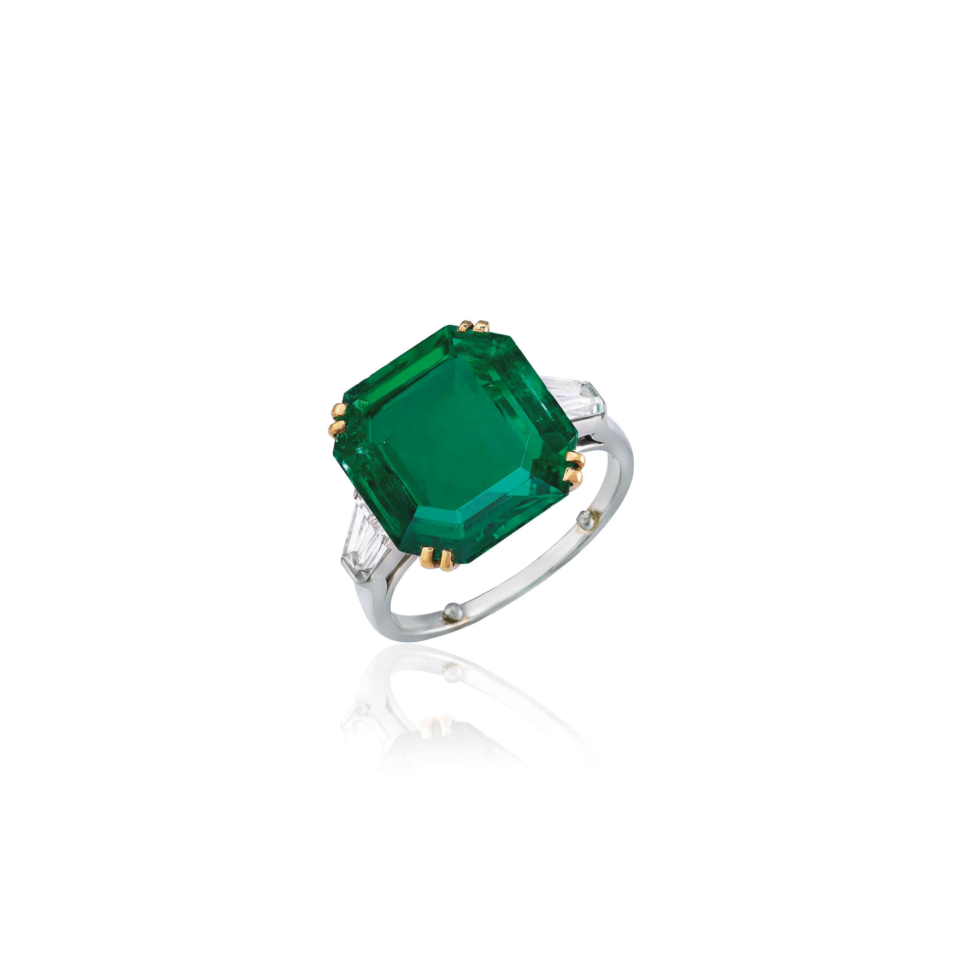 EMERALD AND DIAMOND RING