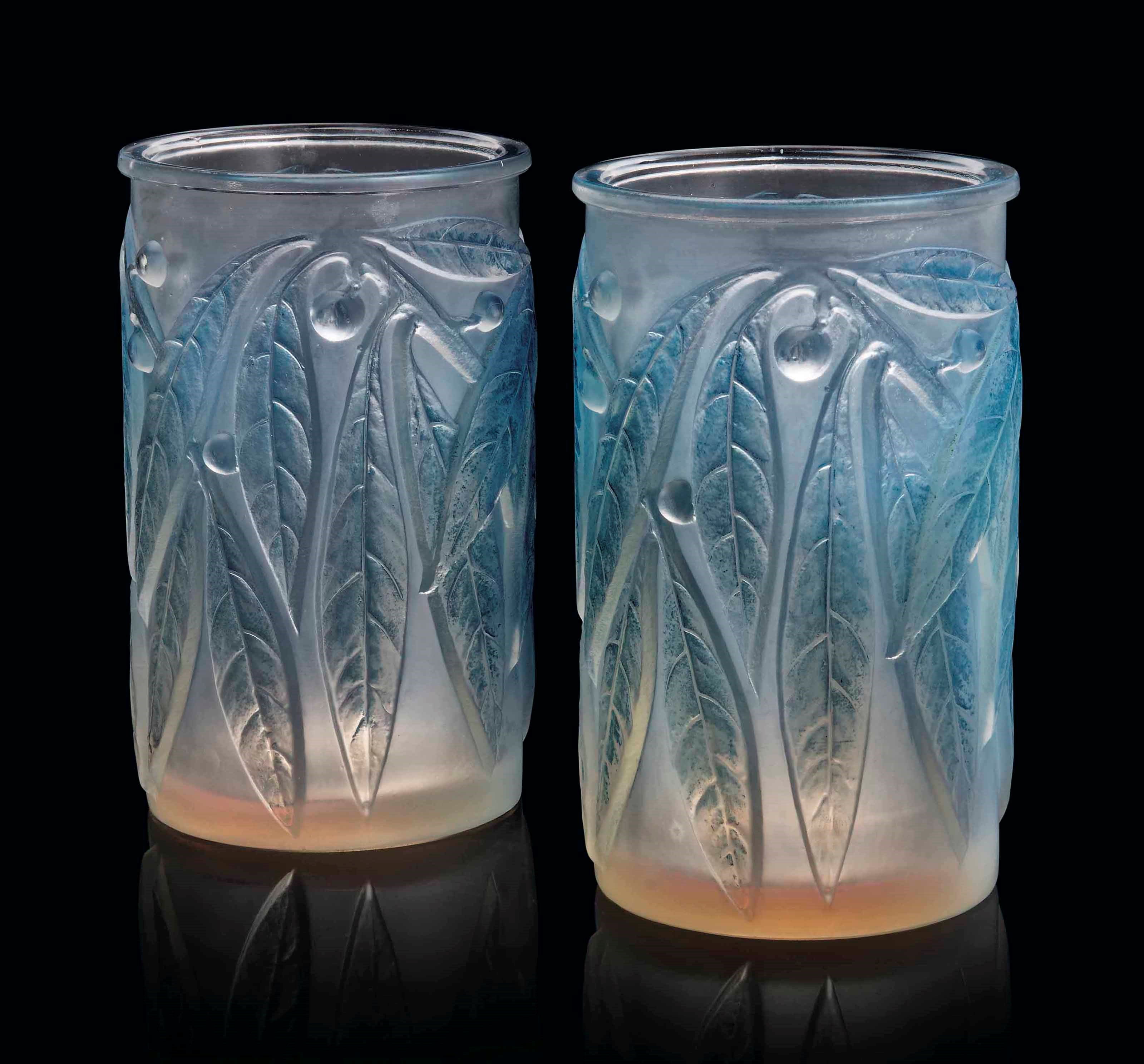 A Pair of Laurier Vases, No. 947