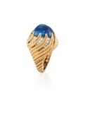 SAPPHIRE AND DIAMOND RING