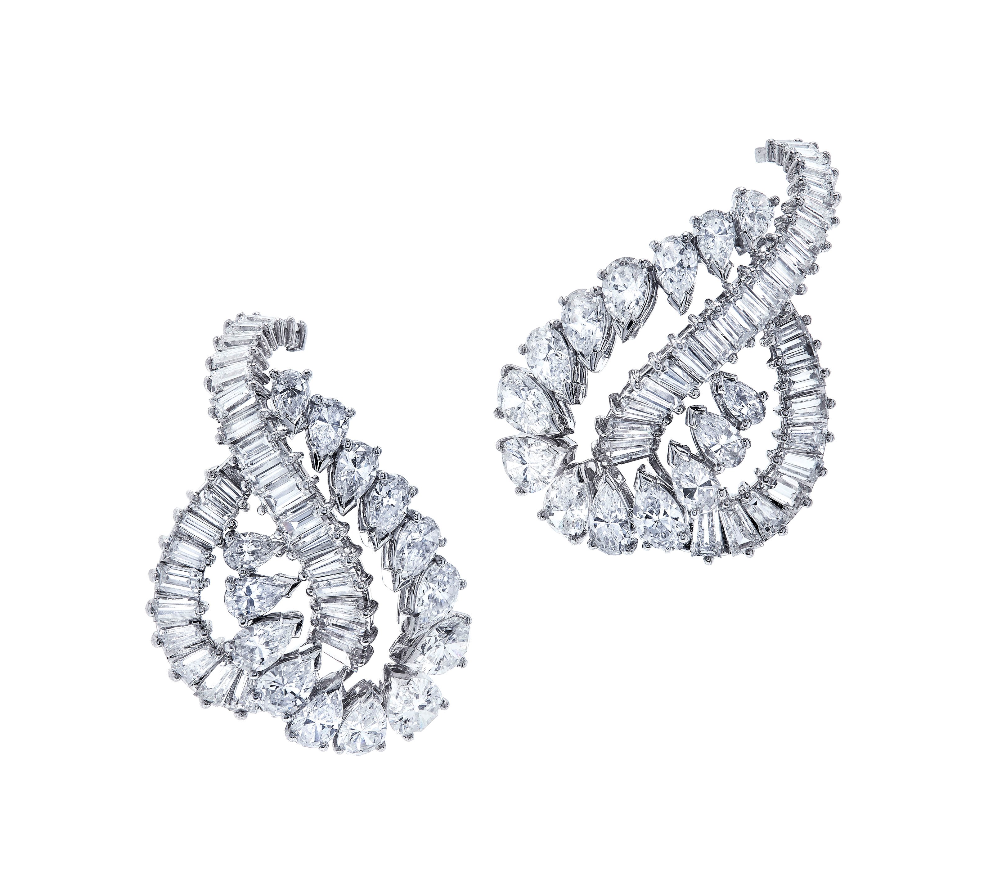 PAIR OF DIAMOND EARRINGS