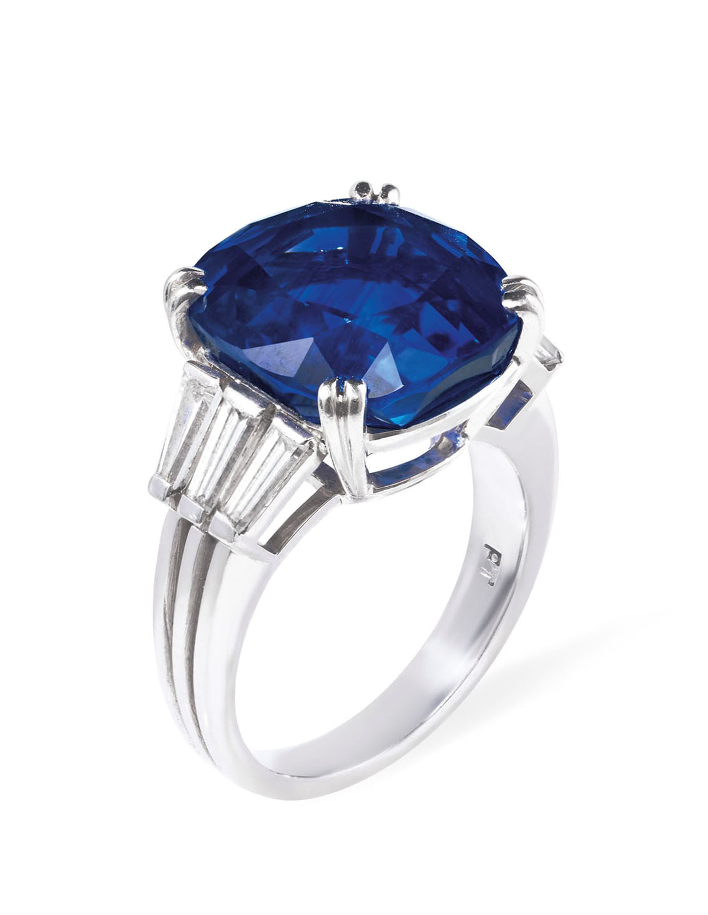 SAPPHIRE AND DIAMOND RING