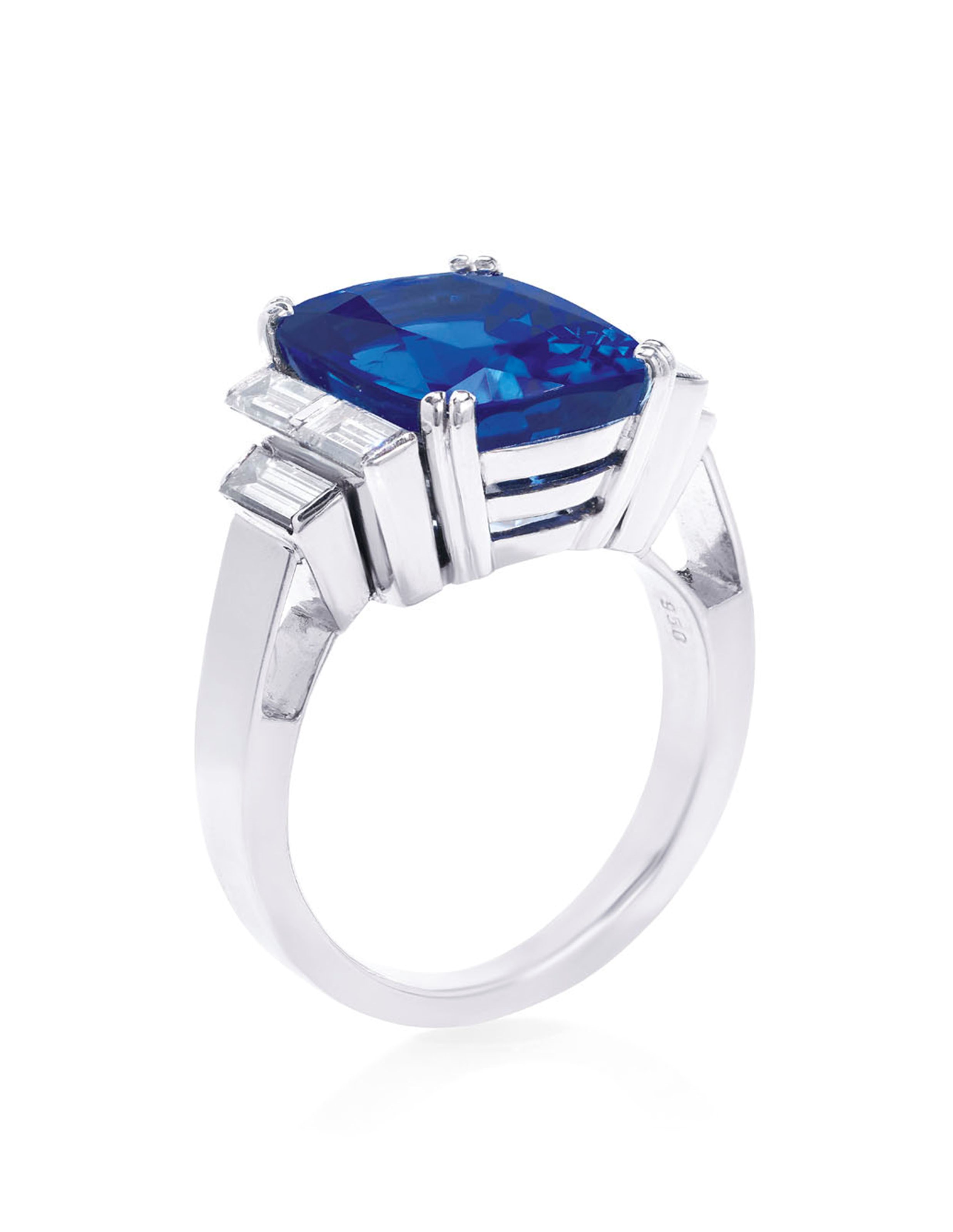 SAPPHIRE AND DIAMOND RING