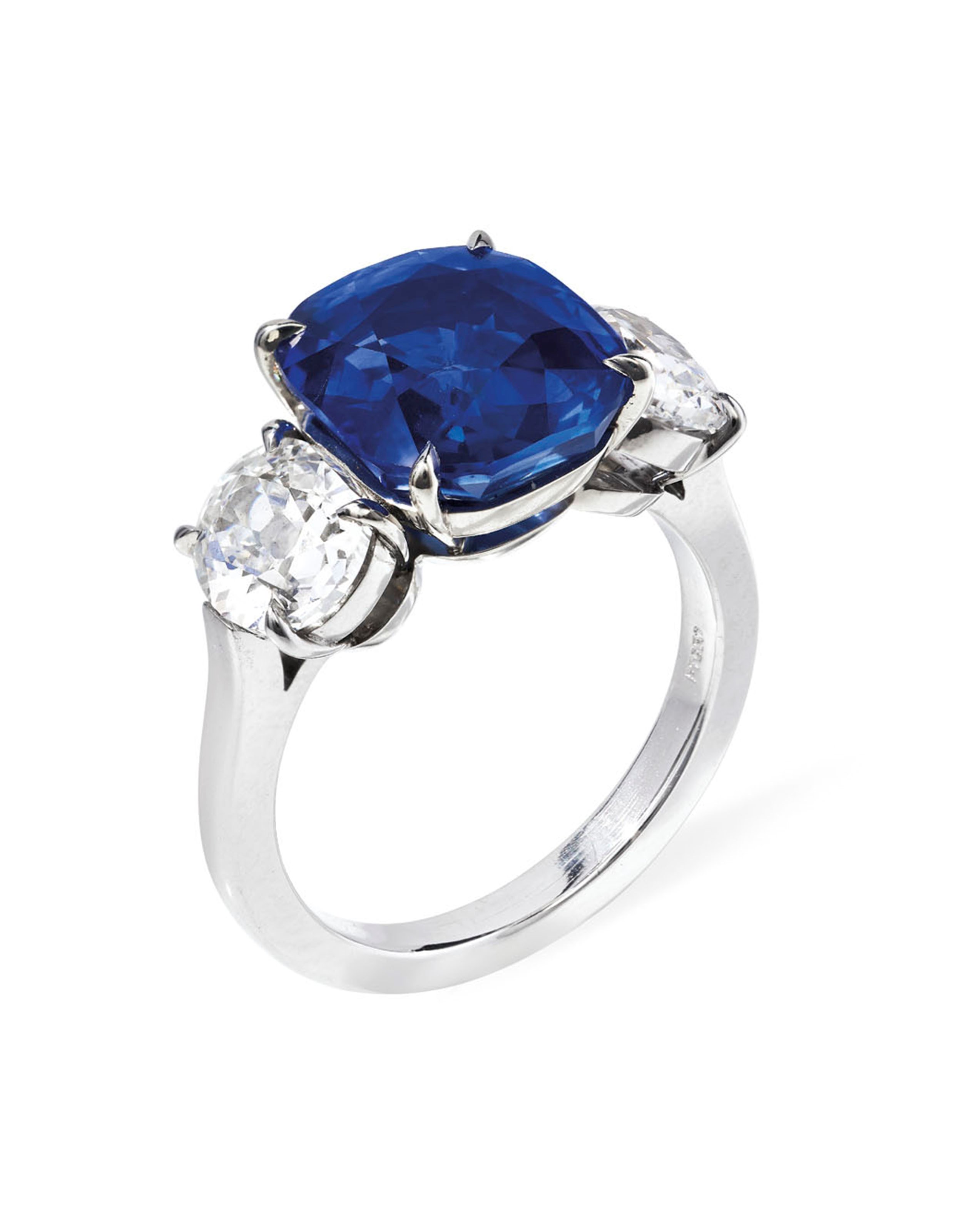 SAPPHIRE AND DIAMOND RING