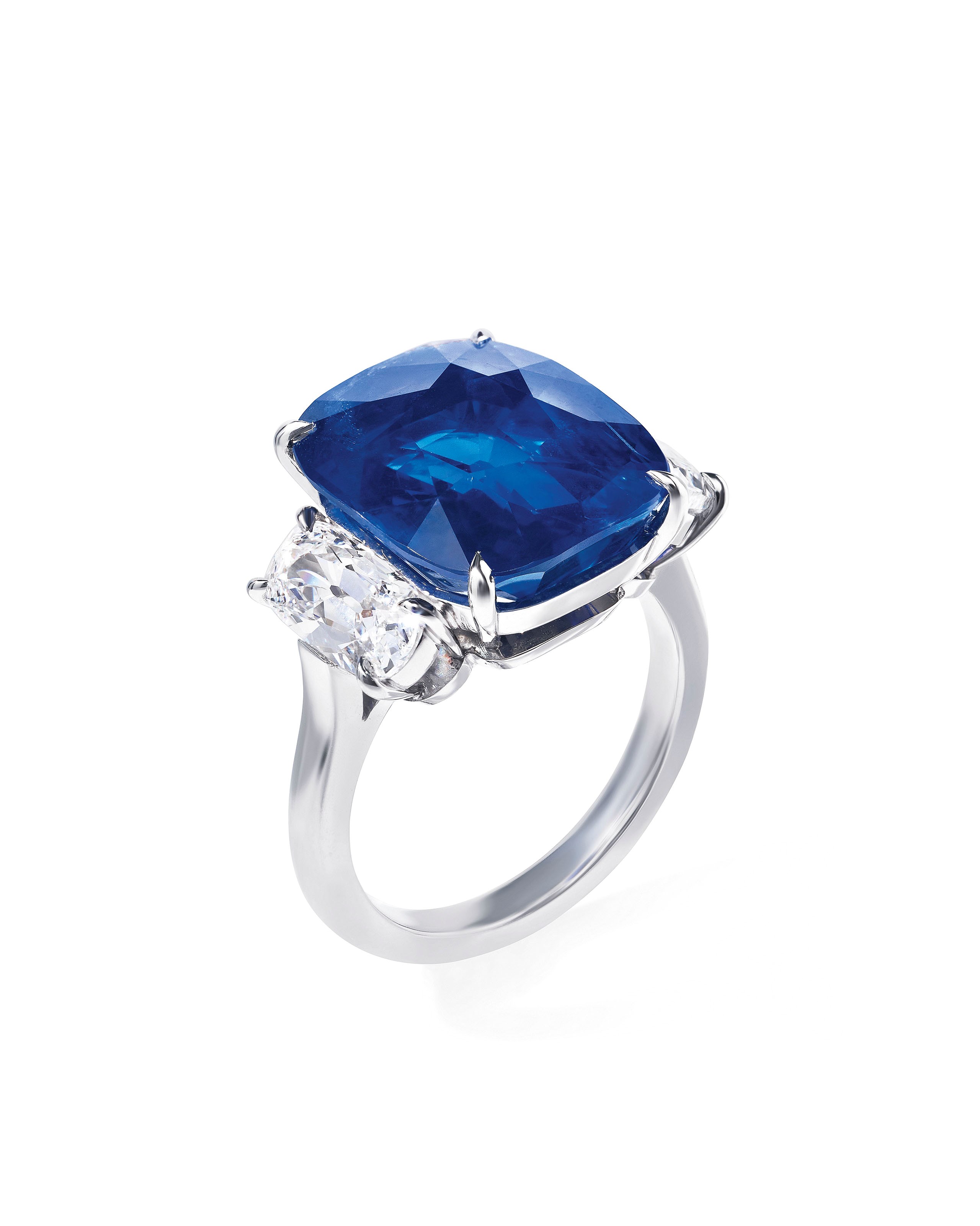 SAPPHIRE AND DIAMOND RING