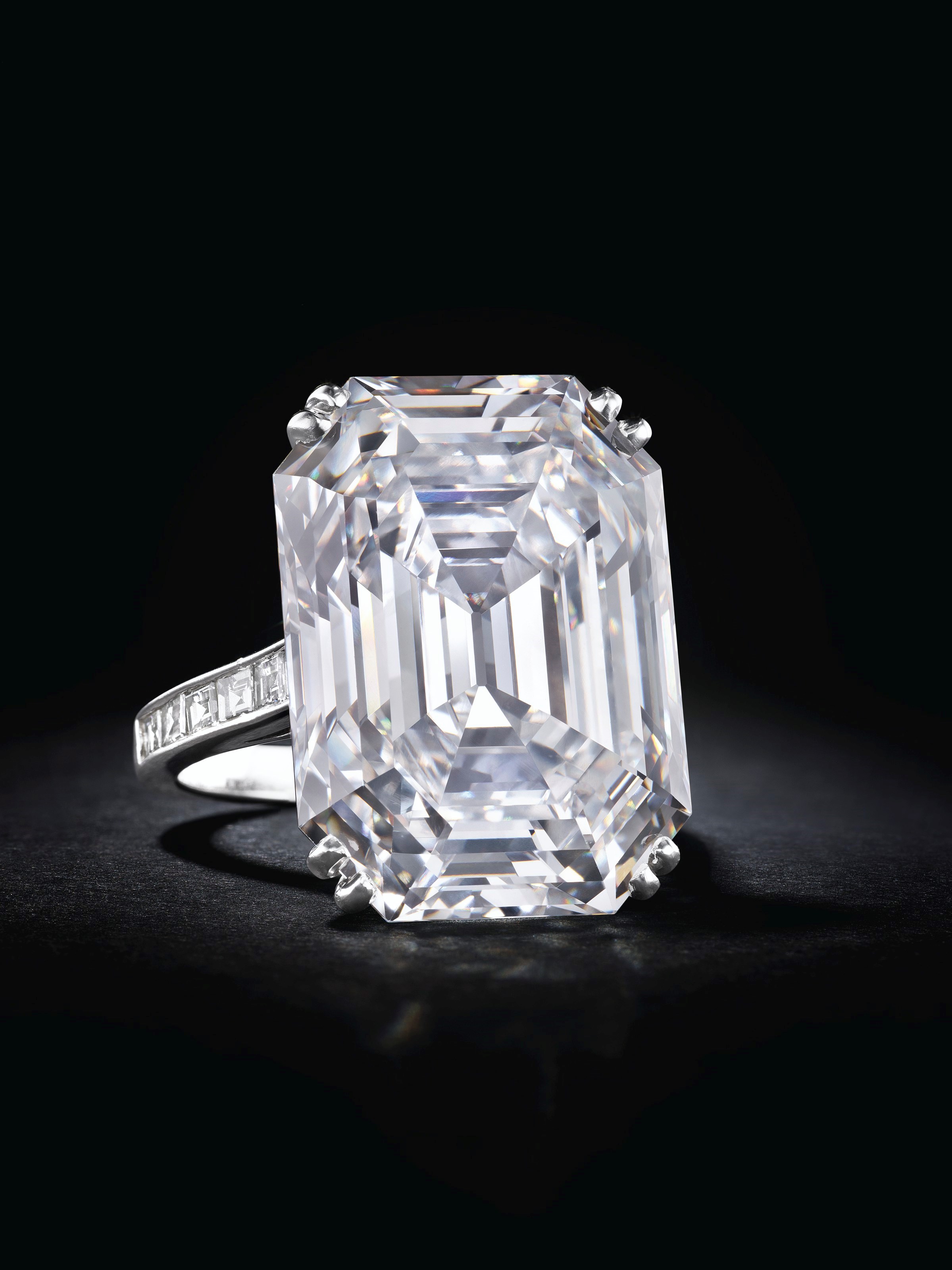 SUPERB DIAMOND RING