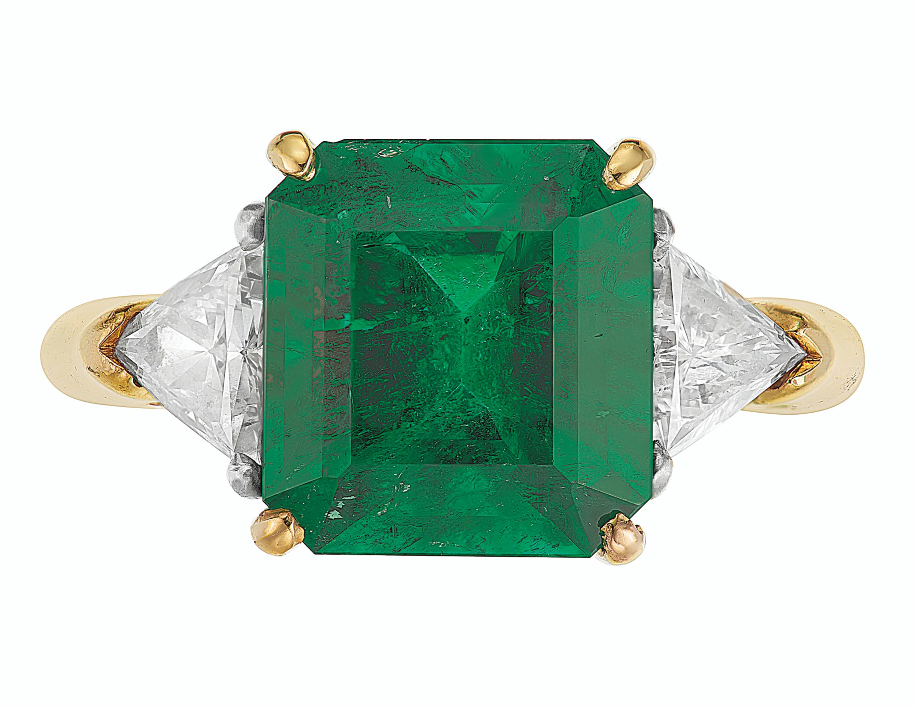 EMERALD AND DIAMOND RING
