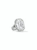 A FINE DIAMOND RING