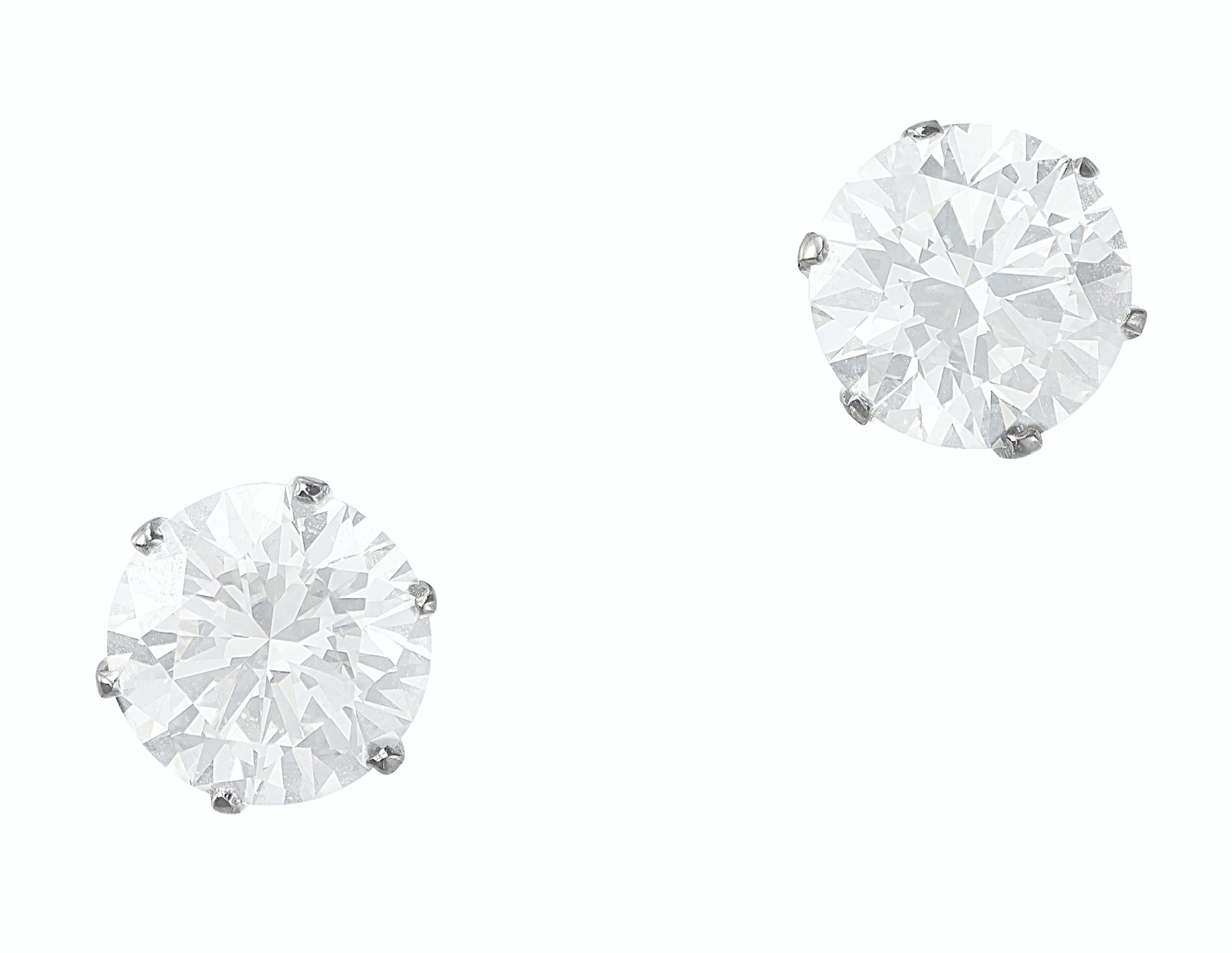 DIAMOND STUDS