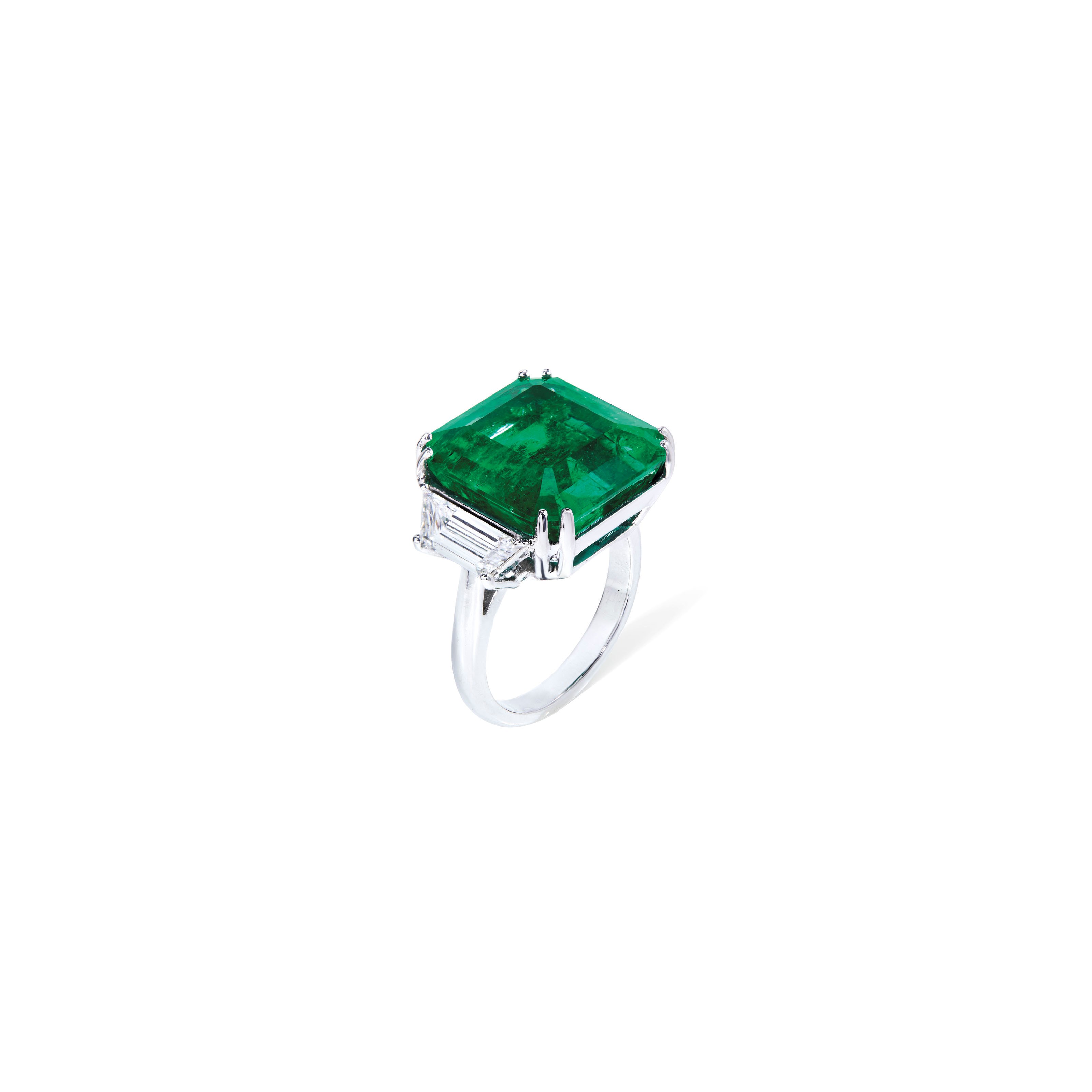 EMERALD AND DIAMOND RING