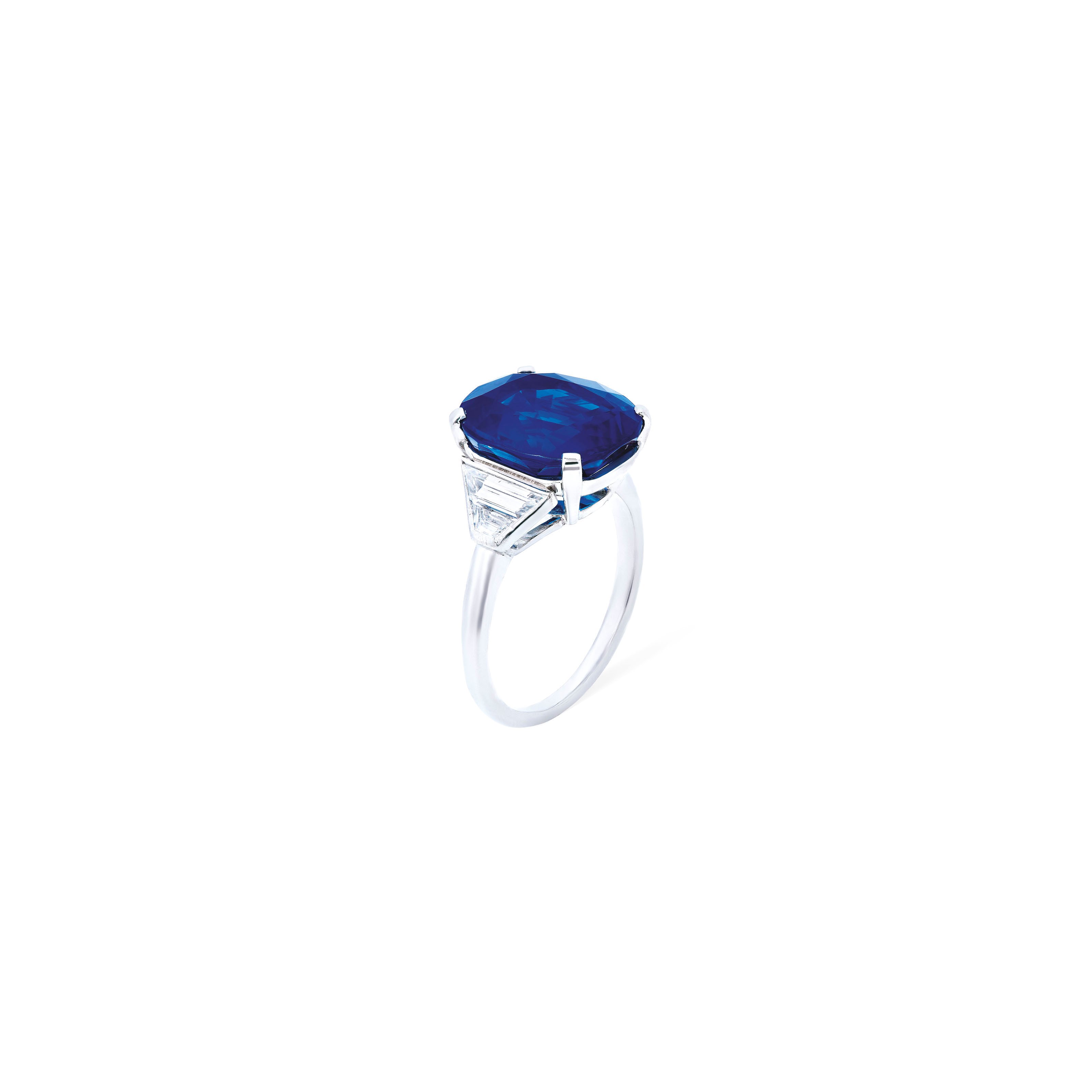 SAPPHIRE AND DIAMOND RING