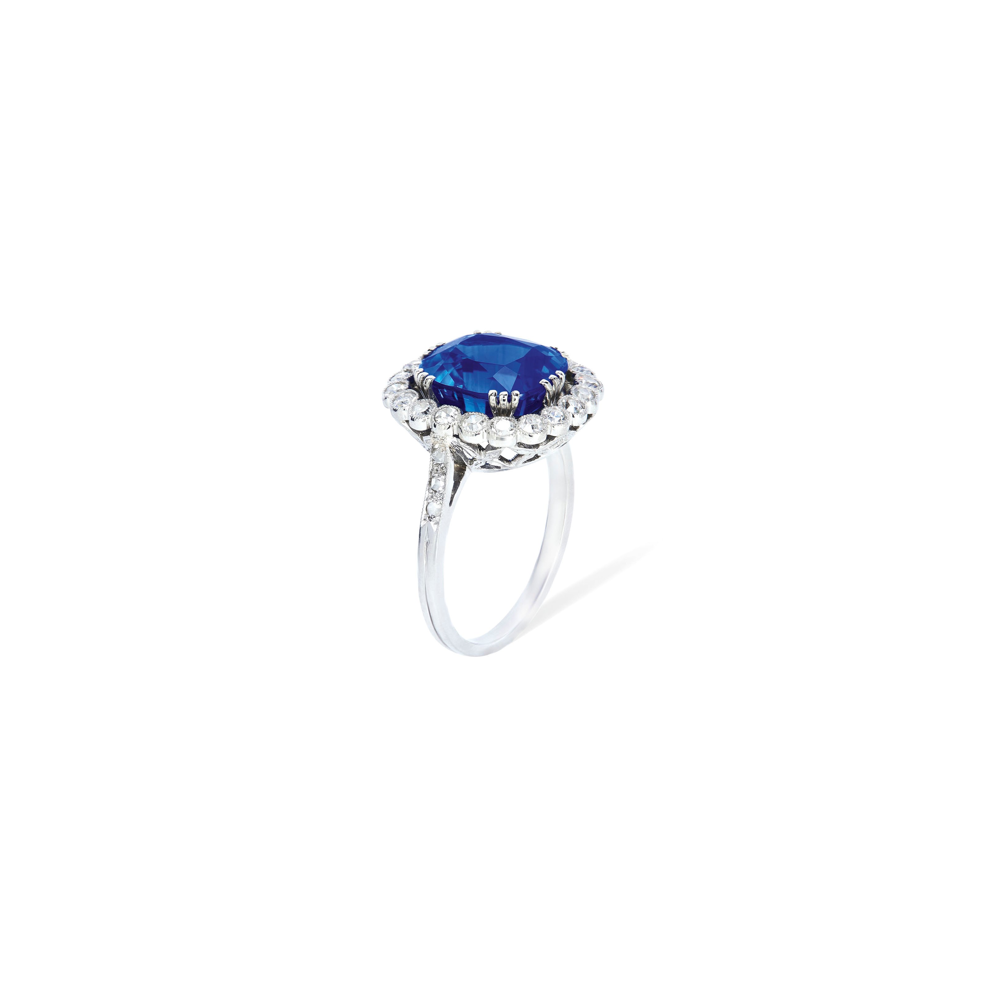 SAPPHIRE AND DIAMOND RING