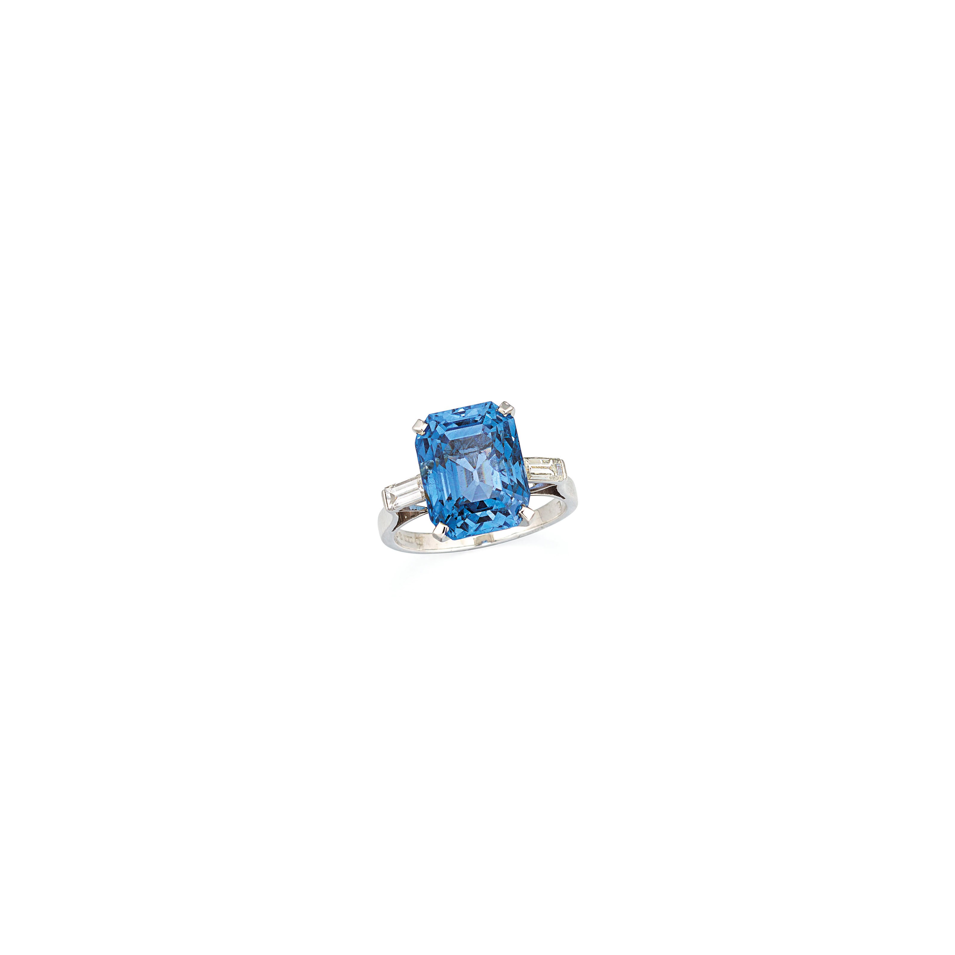 SAPPHIRE AND DIAMOND RING