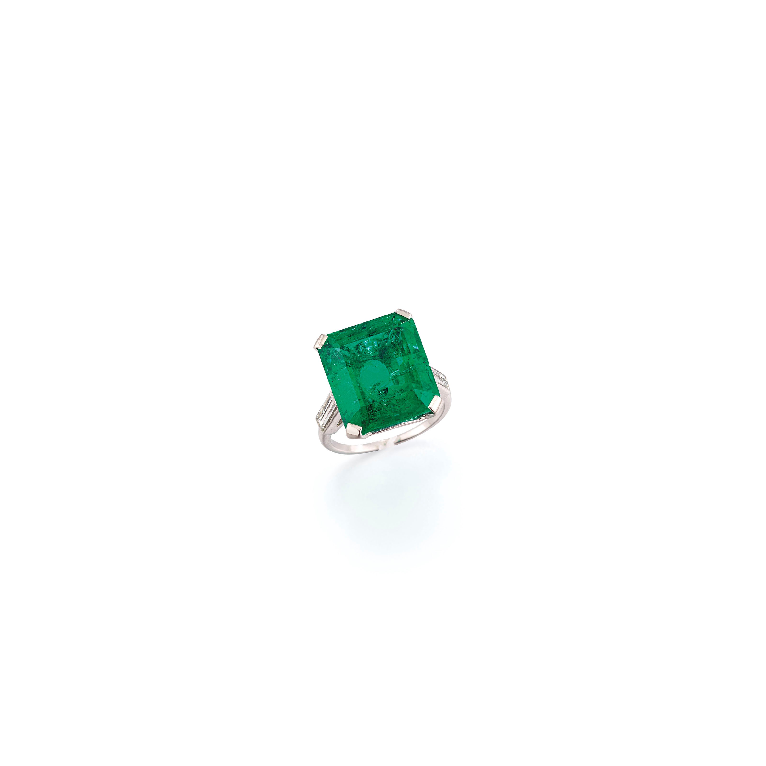 EMERALD AND DIAMOND RING