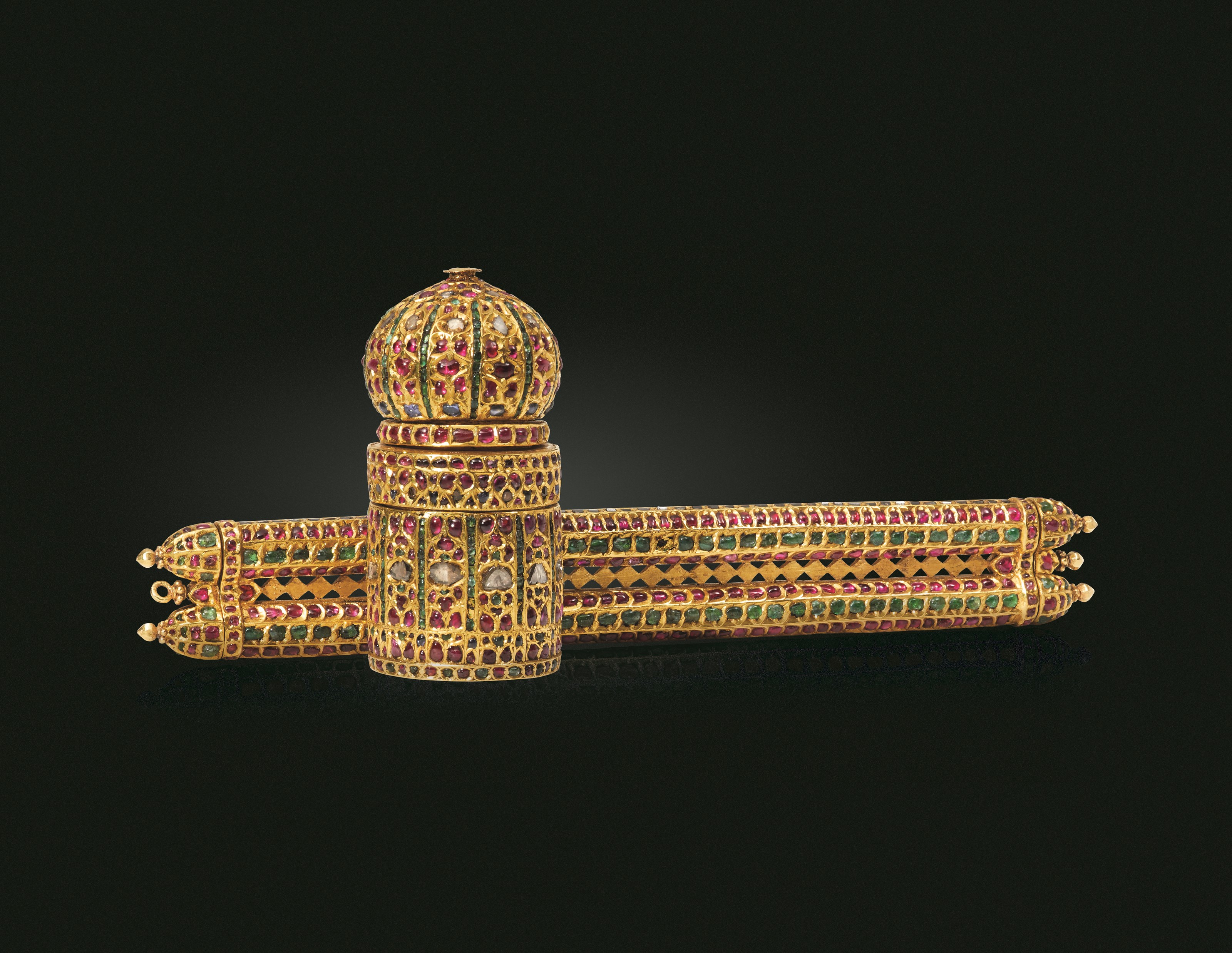 AN EMERALD, RUBY AND DIAMOND SET GOLD STATE PEN CASE AND INKWELL (DAVAT-I DAWLAT)