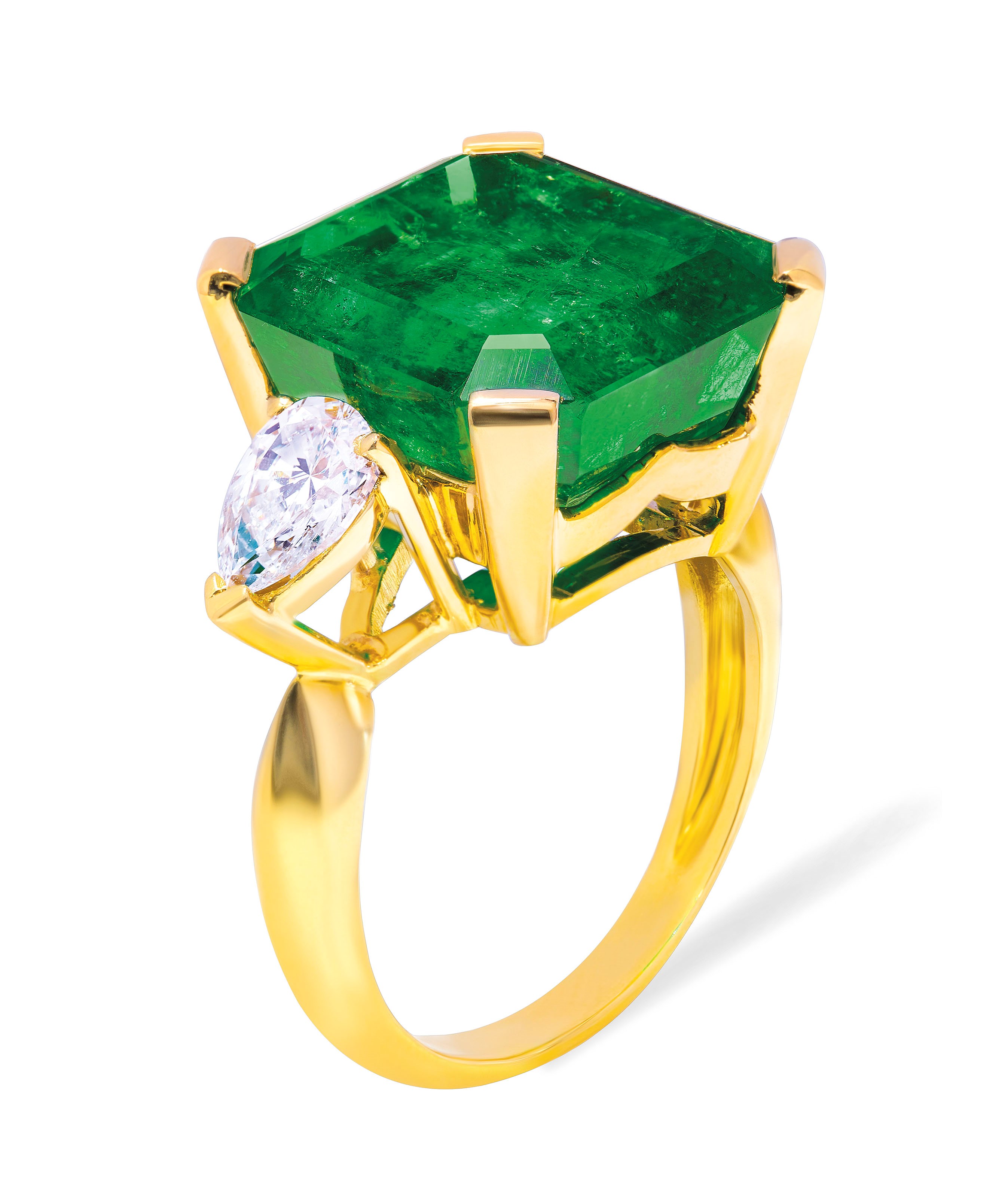 EMERALD AND DIAMOND RING