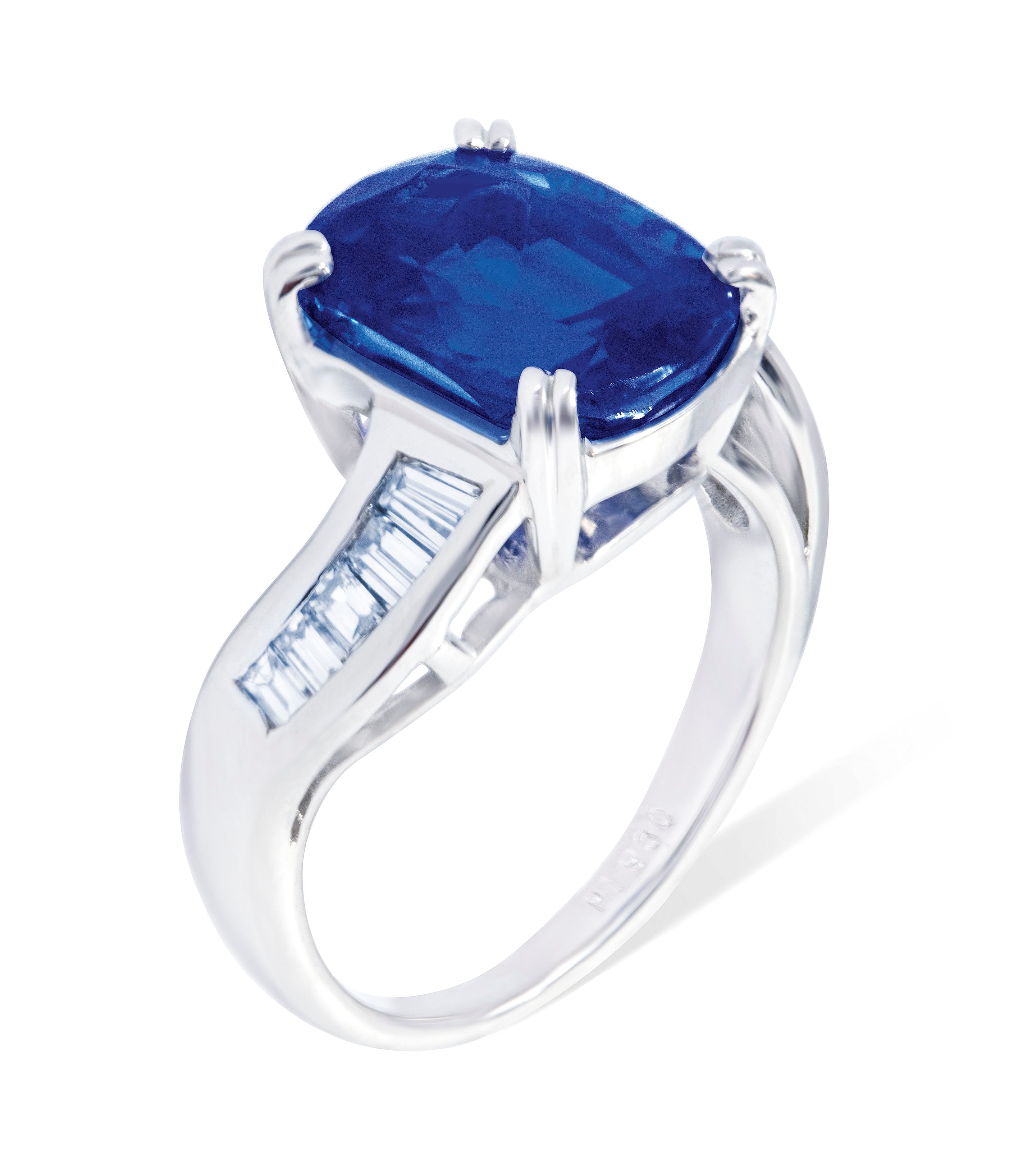 SAPPHIRE AND DIAMOND RING