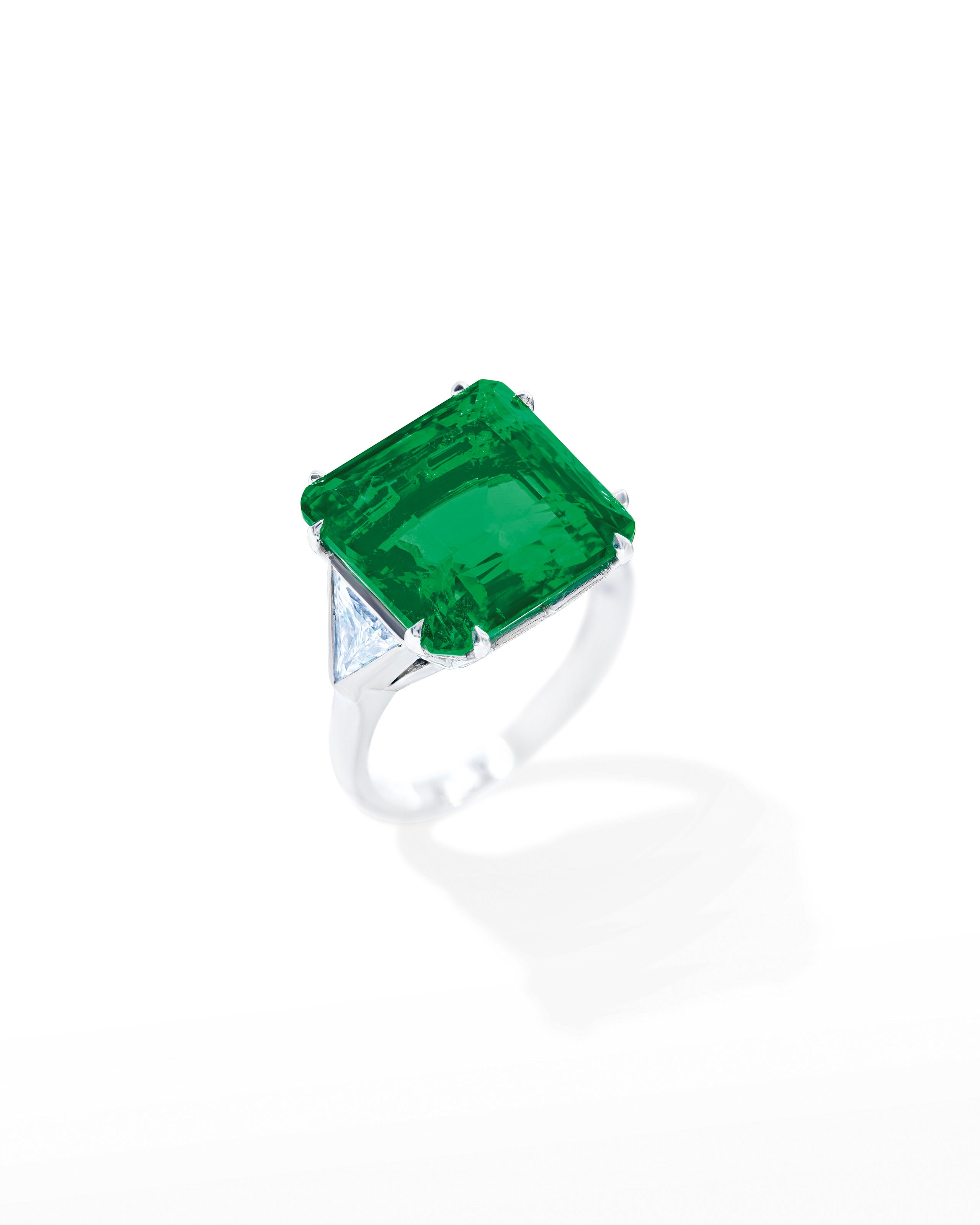 EMERALD AND DIAMOND RING