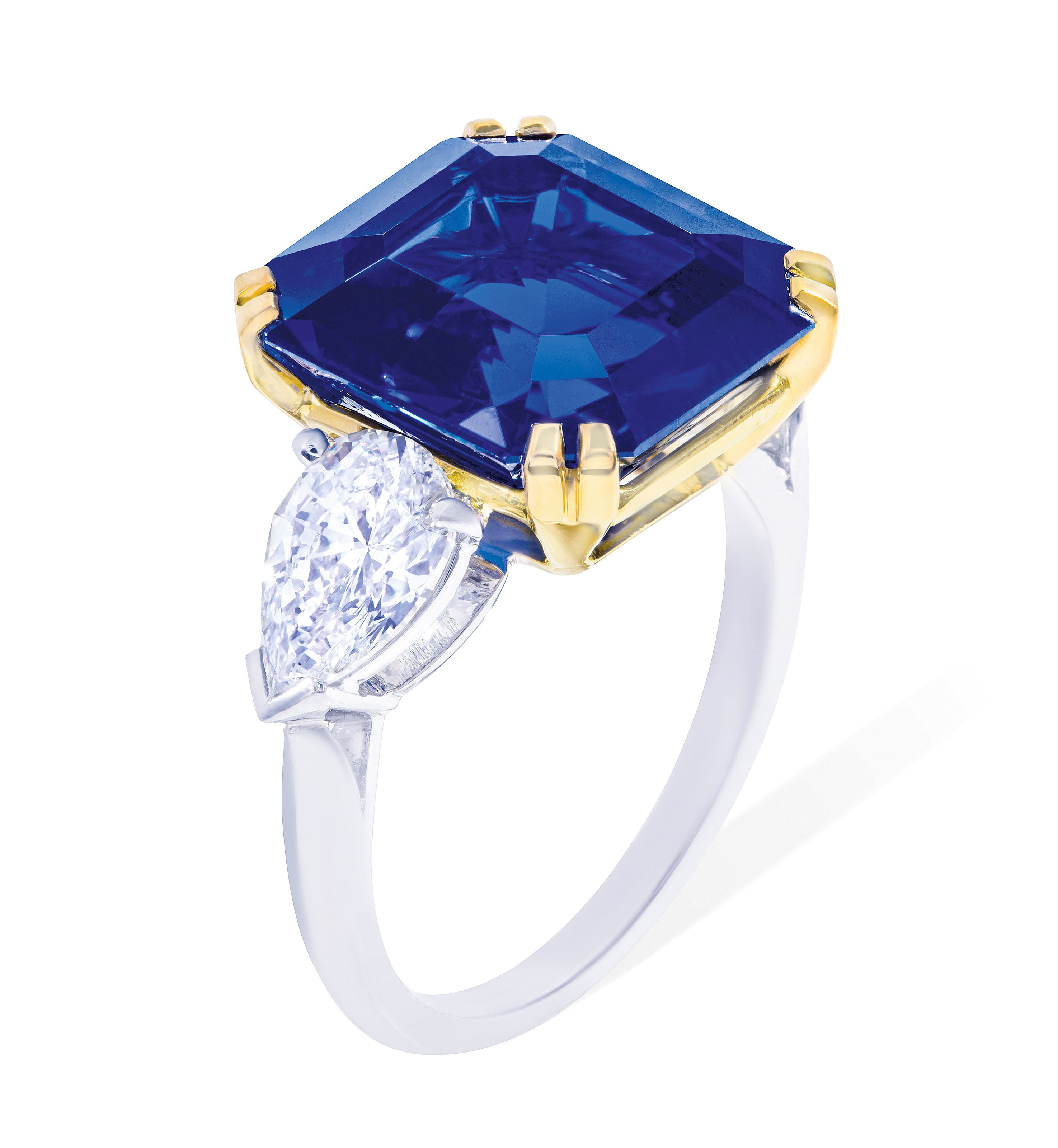 SAPPHIRE AND DIAMOND RING
