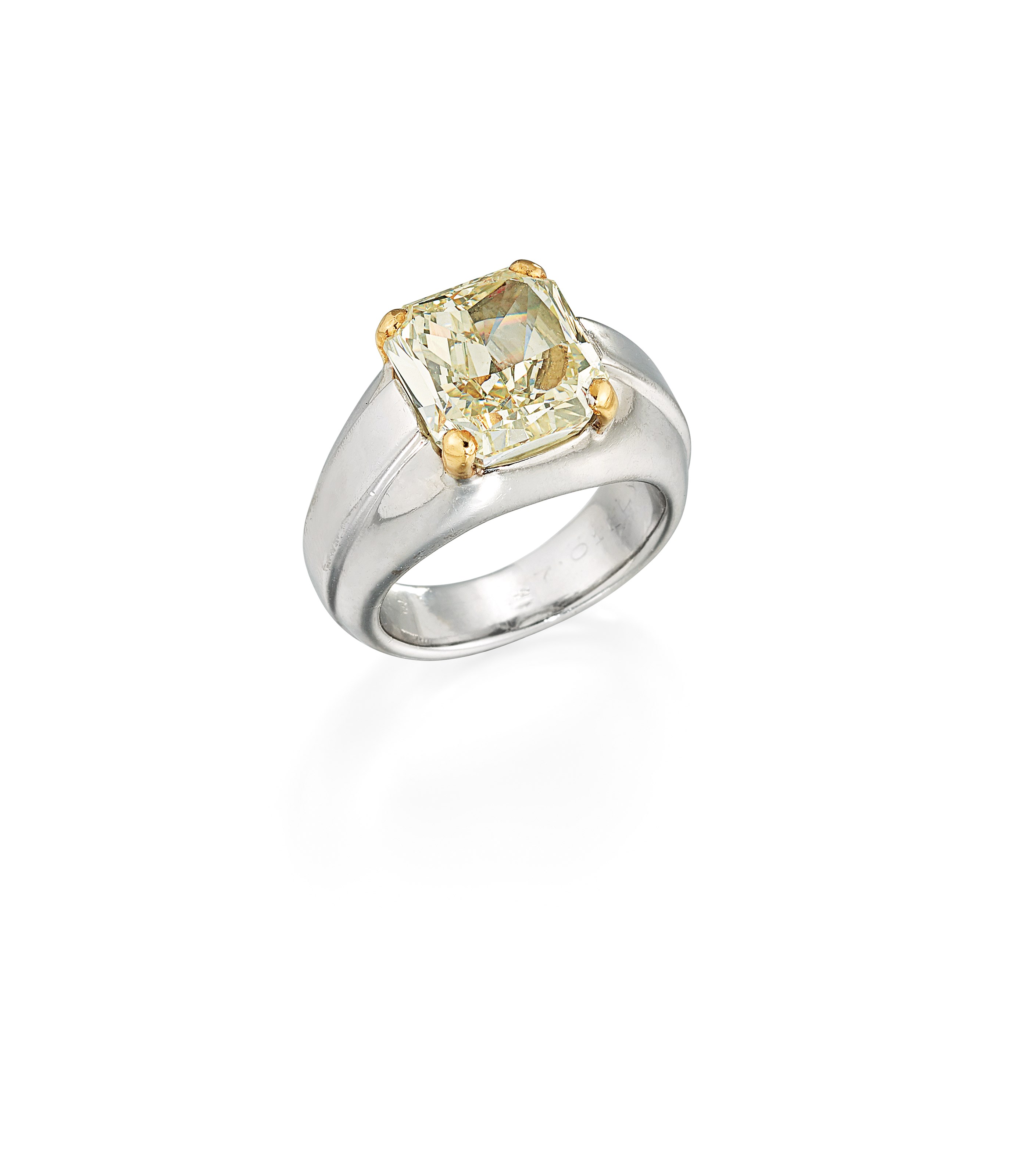 COLOURED DIAMOND RING, GRAFF
