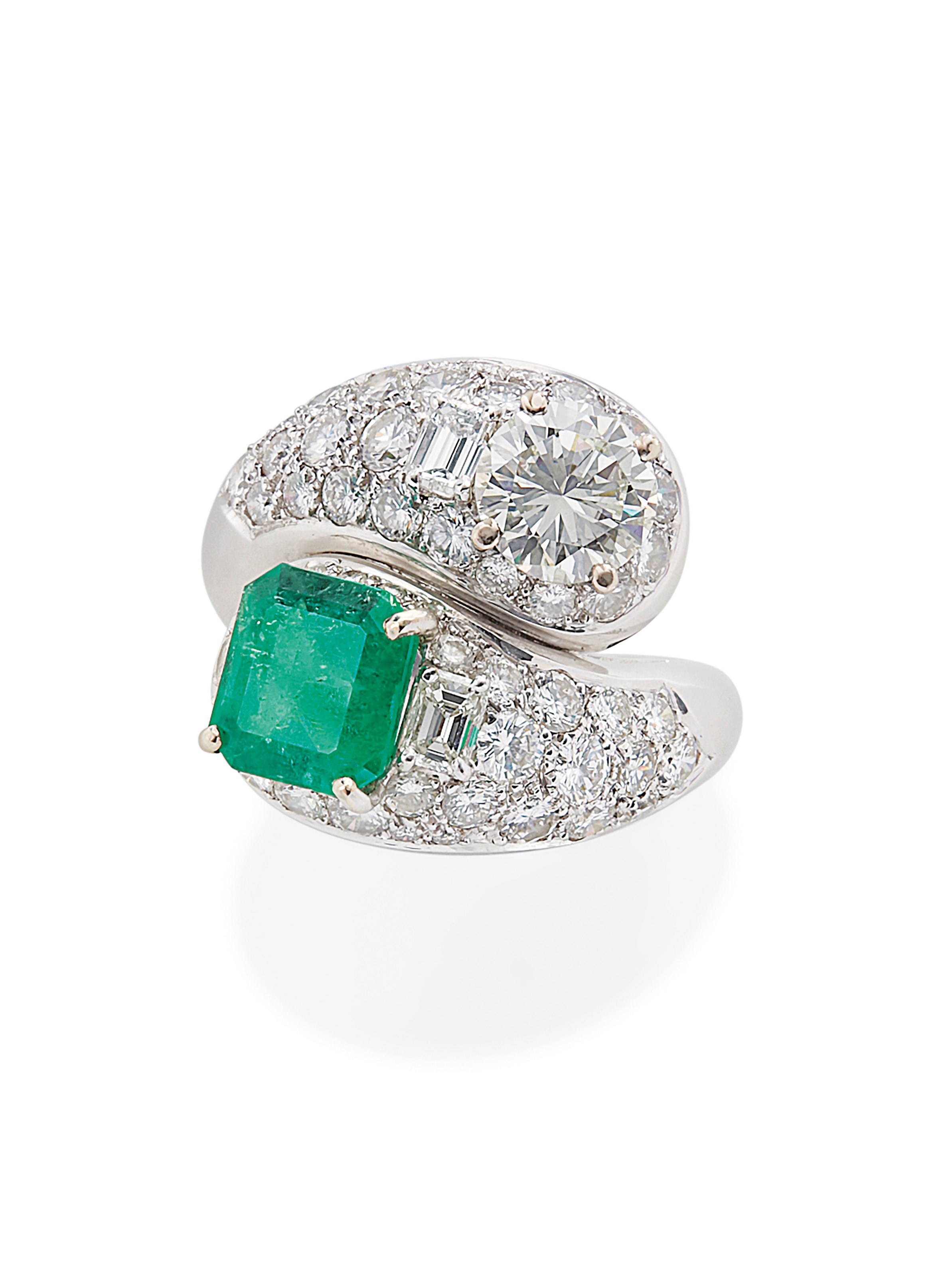 BAGUE ÉMERAUDE ET DIAMANTS
