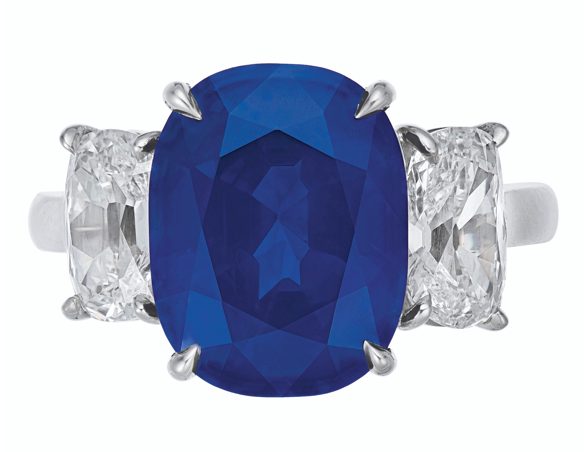 SAPPHIRE AND DIAMOND RING