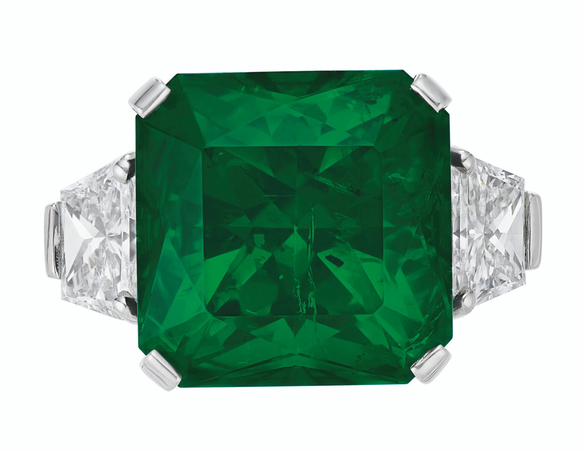EMERALD AND DIAMOND RING