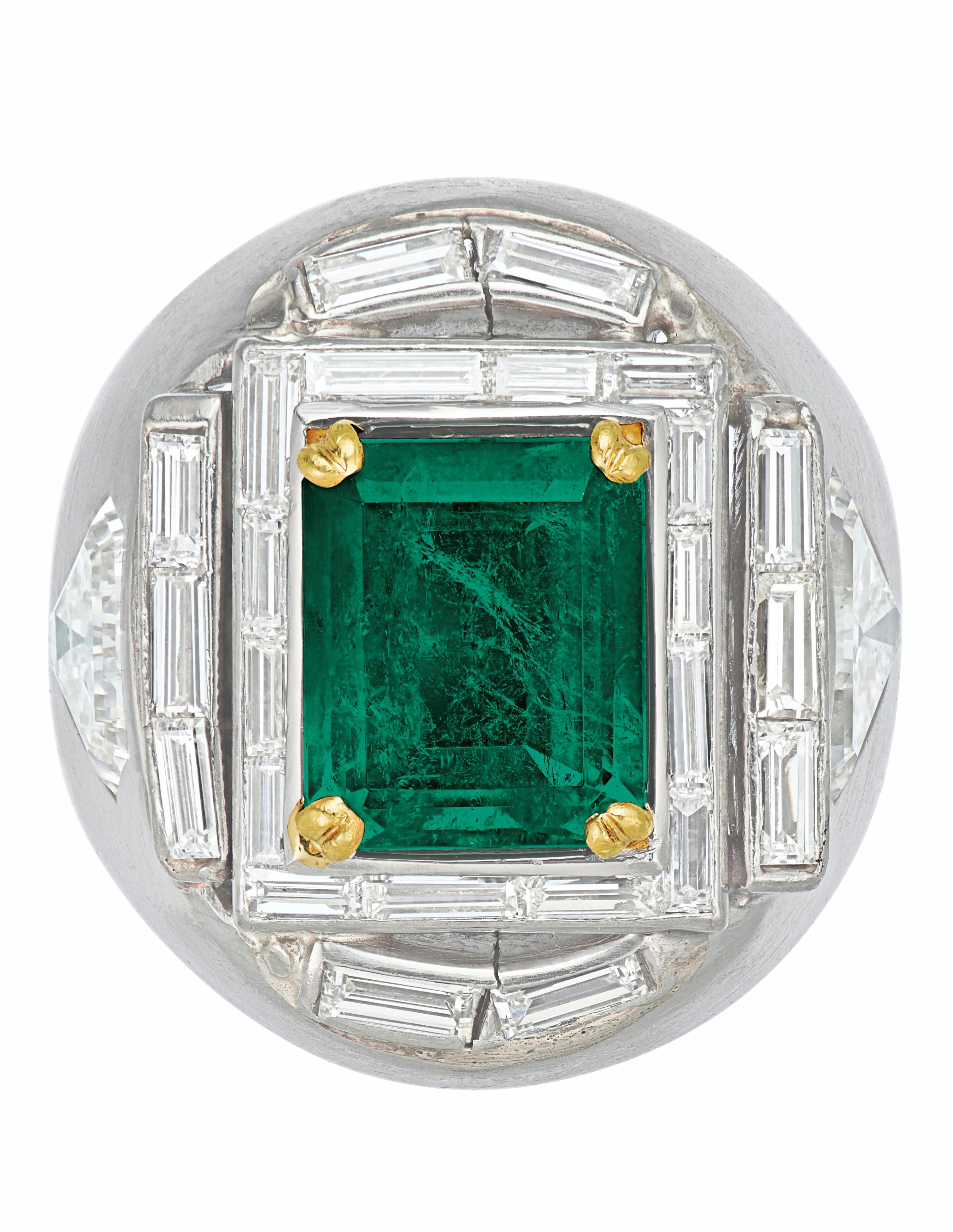 EMERALD AND DIAMOND RING