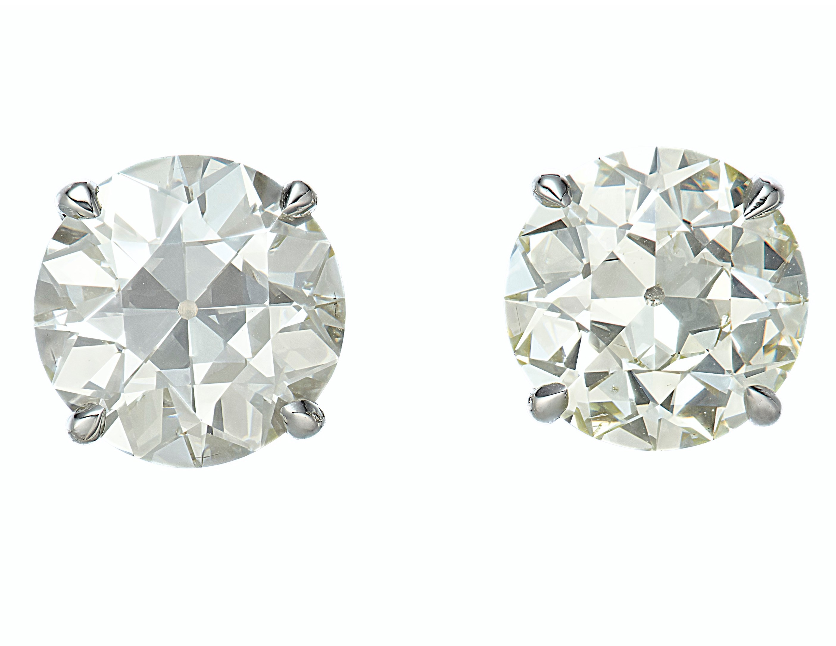 DIAMOND STUDS