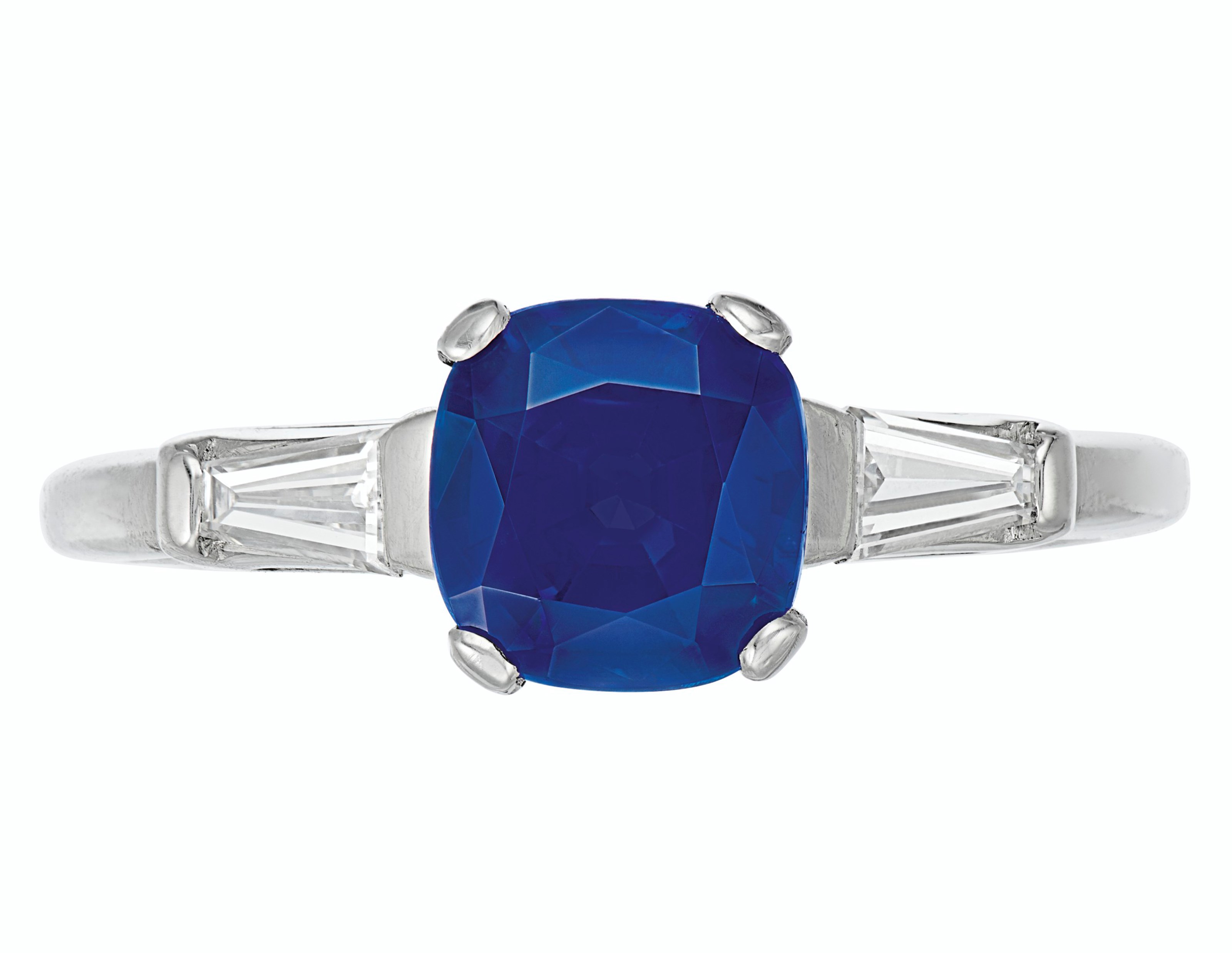 SAPPHIRE AND DIAMOND RING