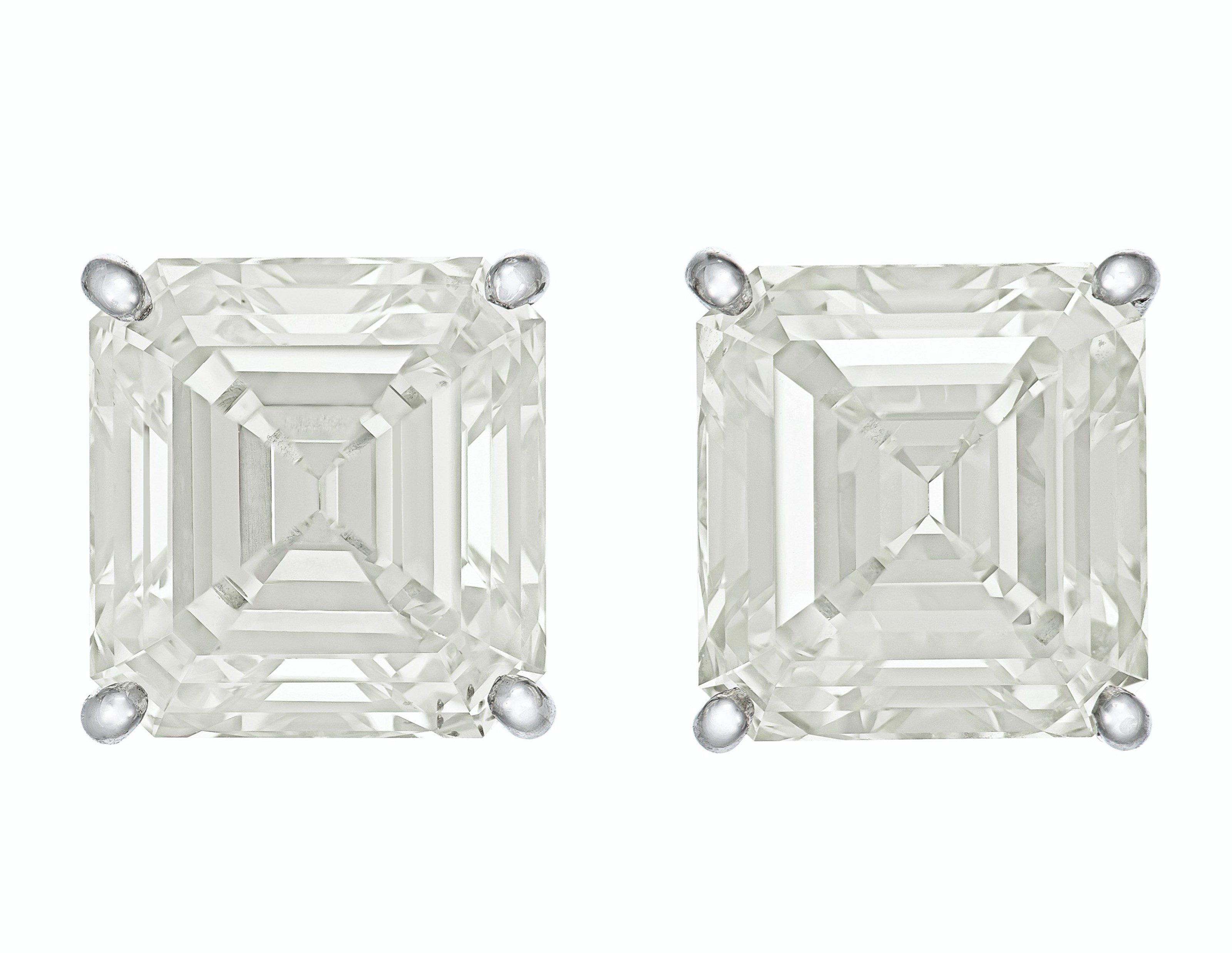 DIAMOND STUDS