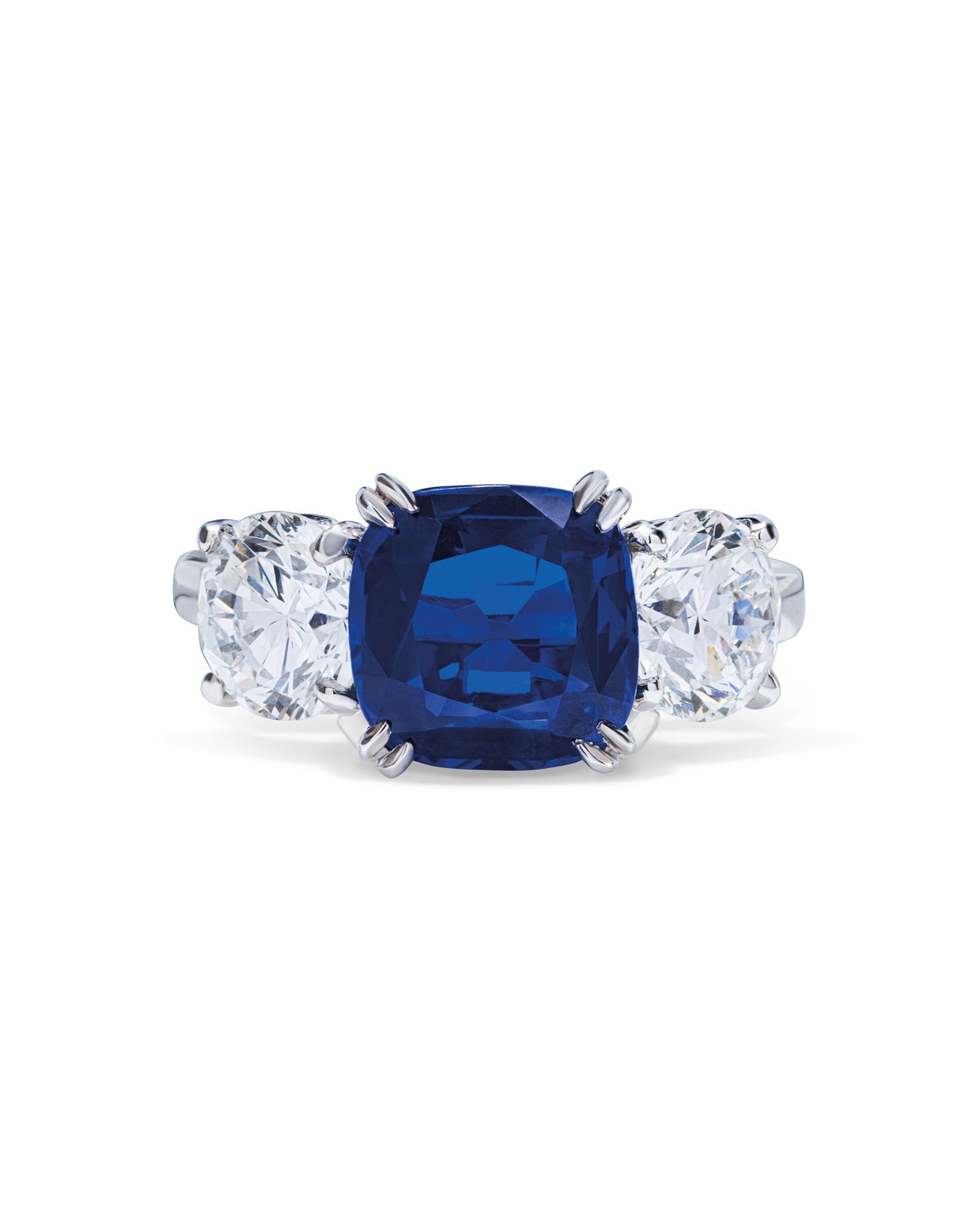 SAPPHIRE AND DIAMOND RING