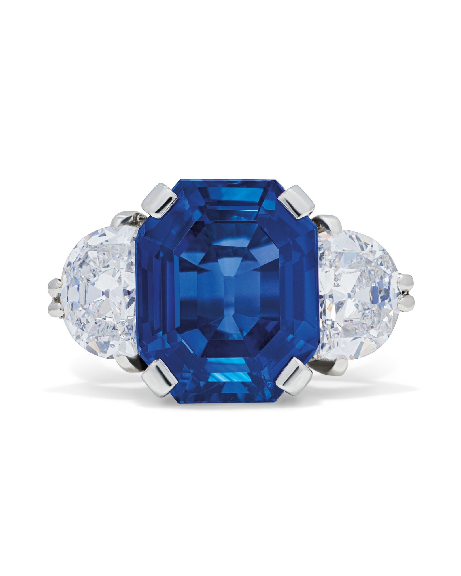 SAPPHIRE AND DIAMOND RING